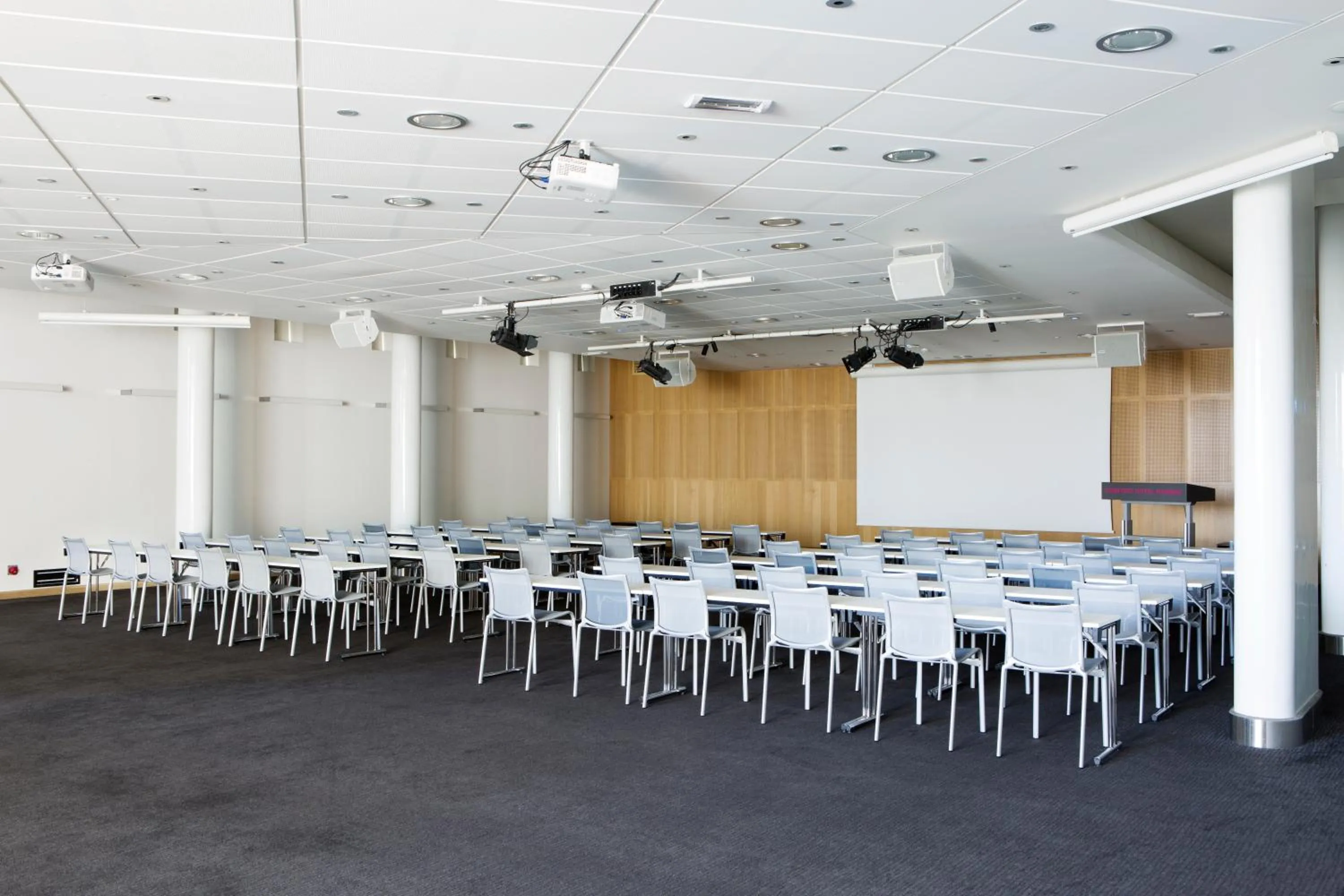 Meeting/conference room in Comfort Hotel RunWay