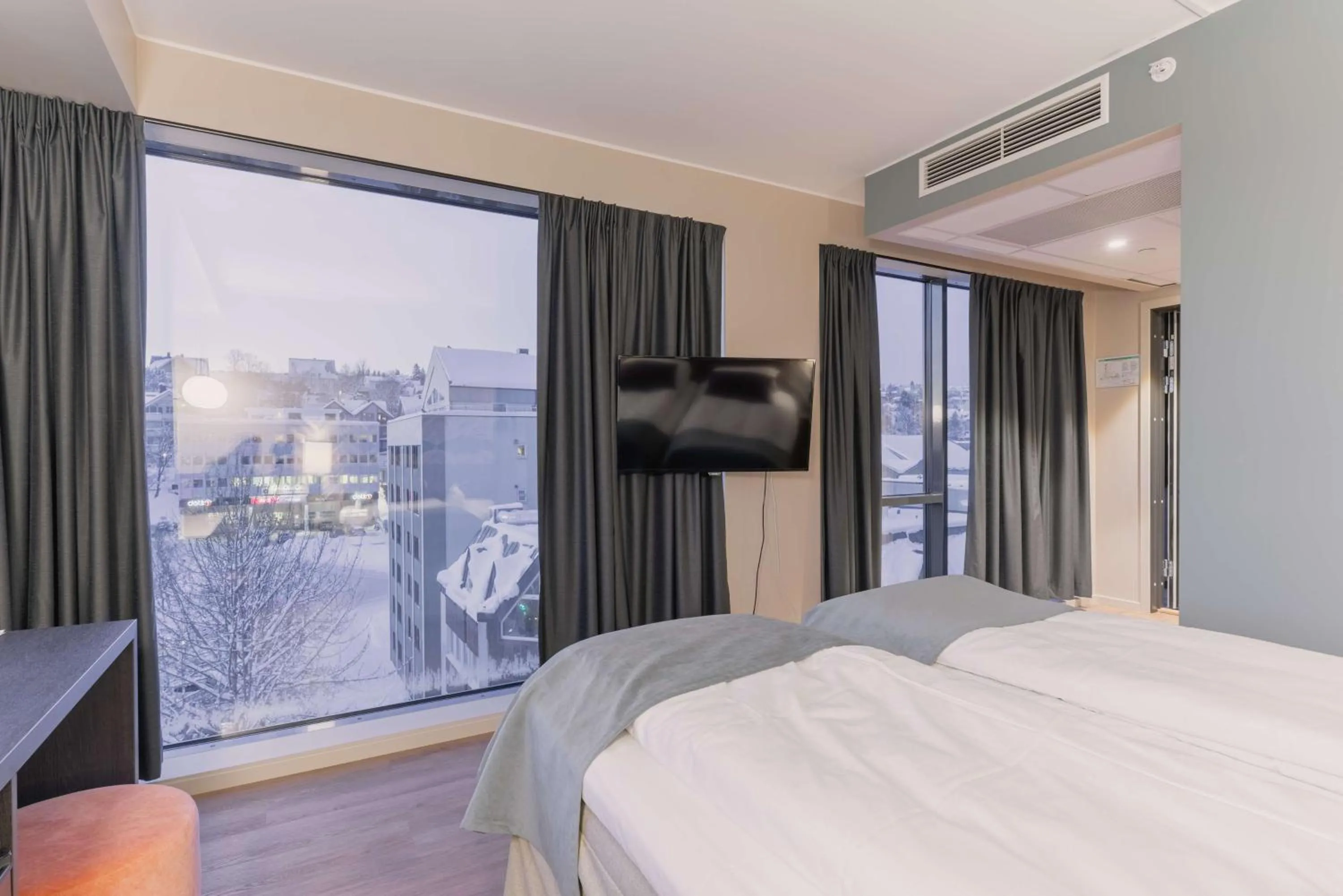 View (from property/room), Bed in Scandic Grand Tromsø
