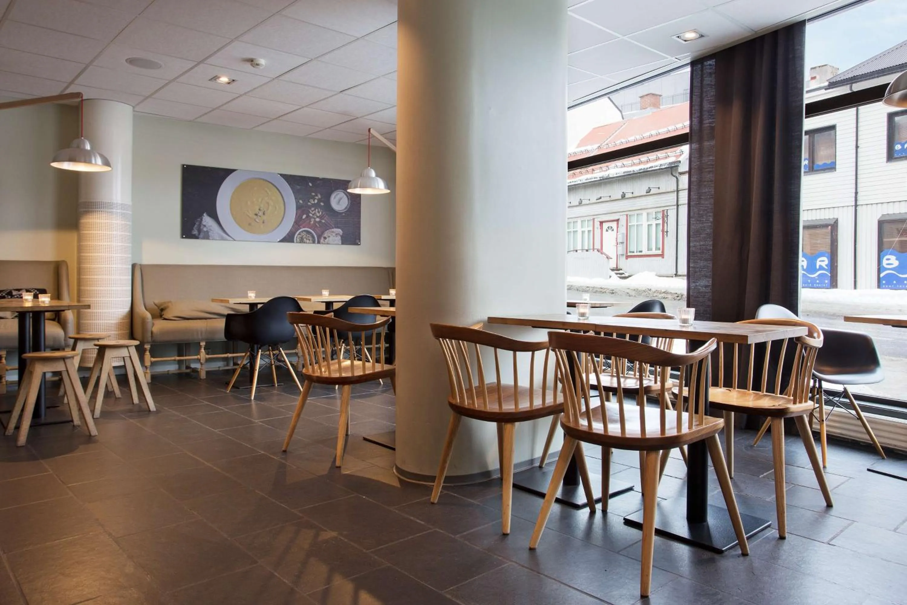 Lounge or bar in Scandic Harstad