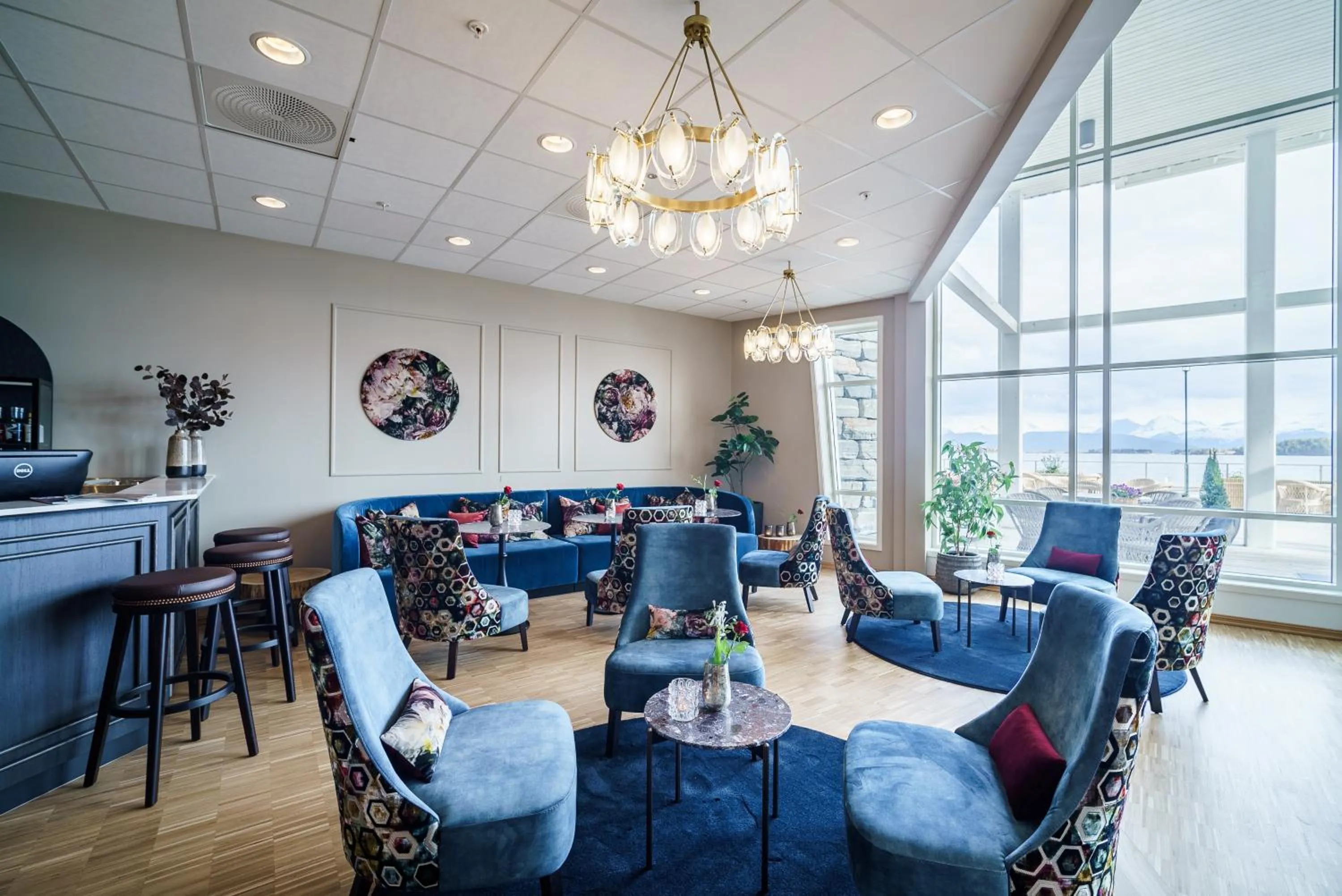 Lounge or bar in Molde Fjordhotell - by Classic Norway Hotels