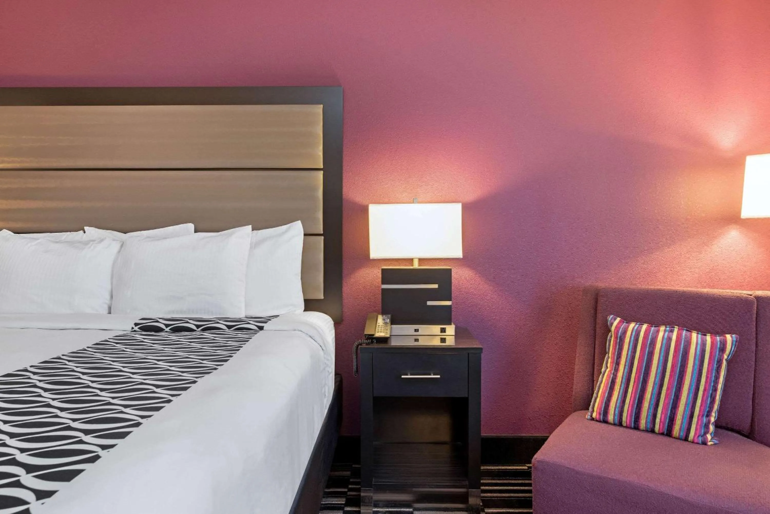 Photo of the whole room, Bed in La Quinta by Wyndham West Monroe