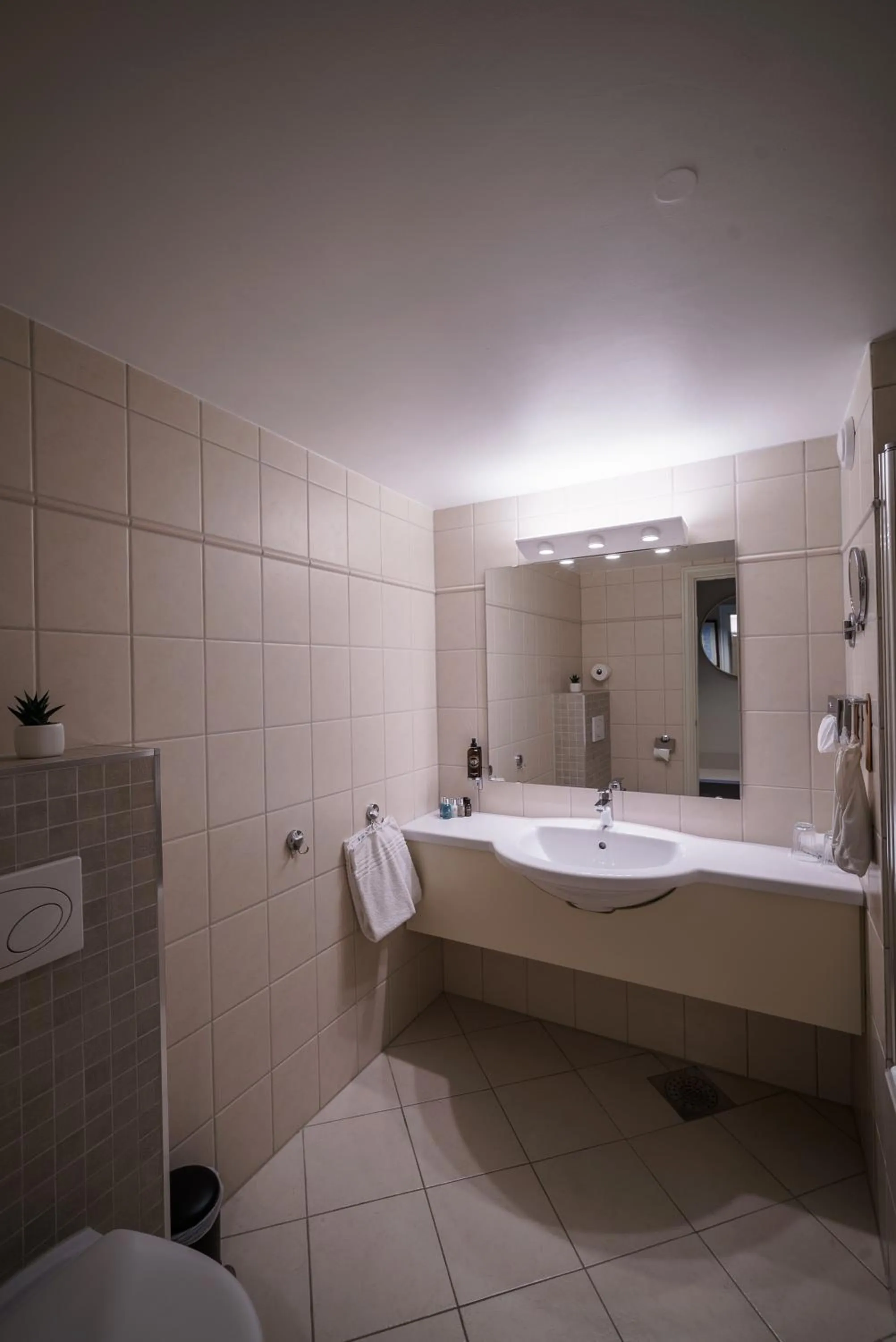 Bathroom in Hotel Refsnes Gods - by Classic Norway Hotels