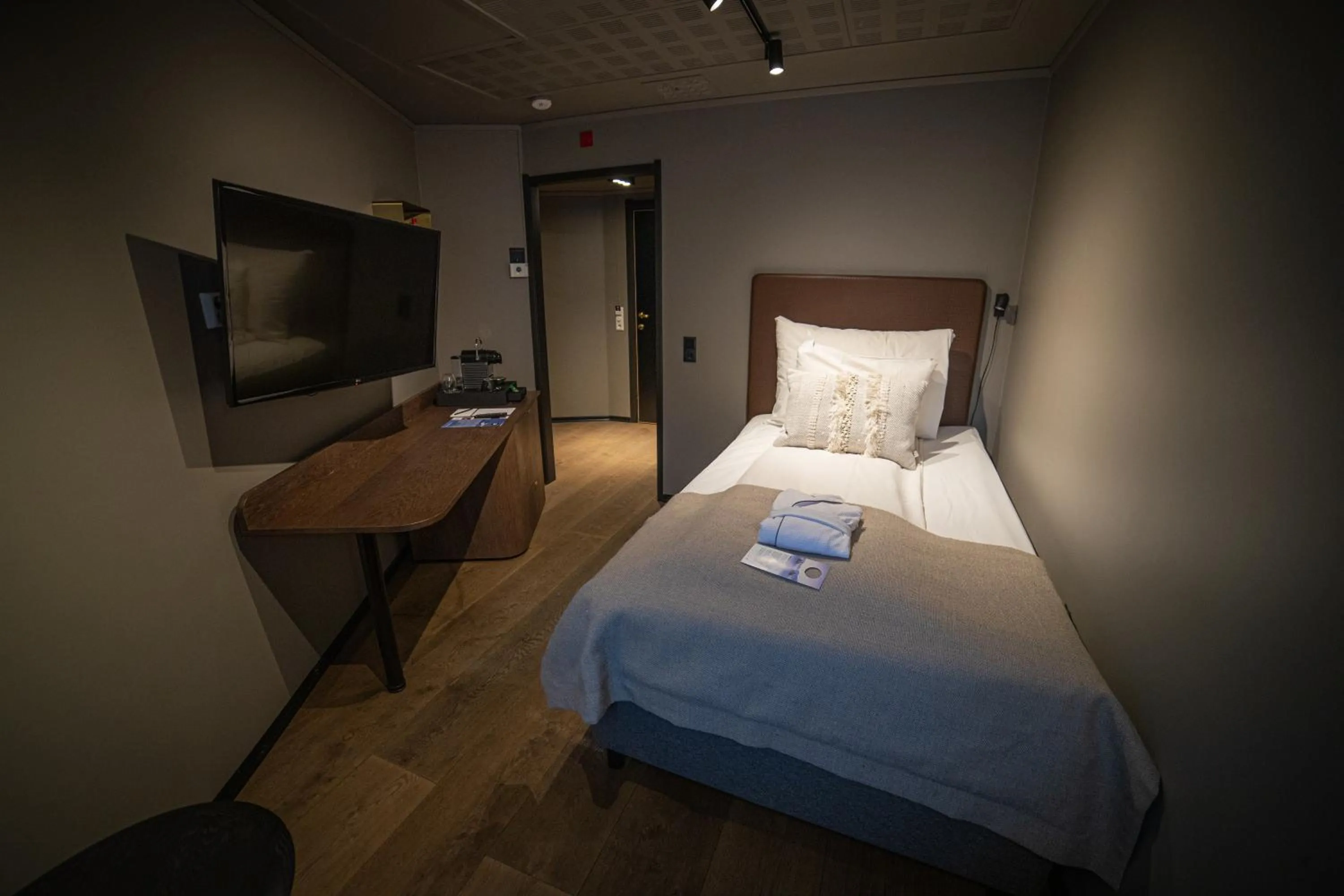 Coffee/tea facilities, Bed in Funken Lodge