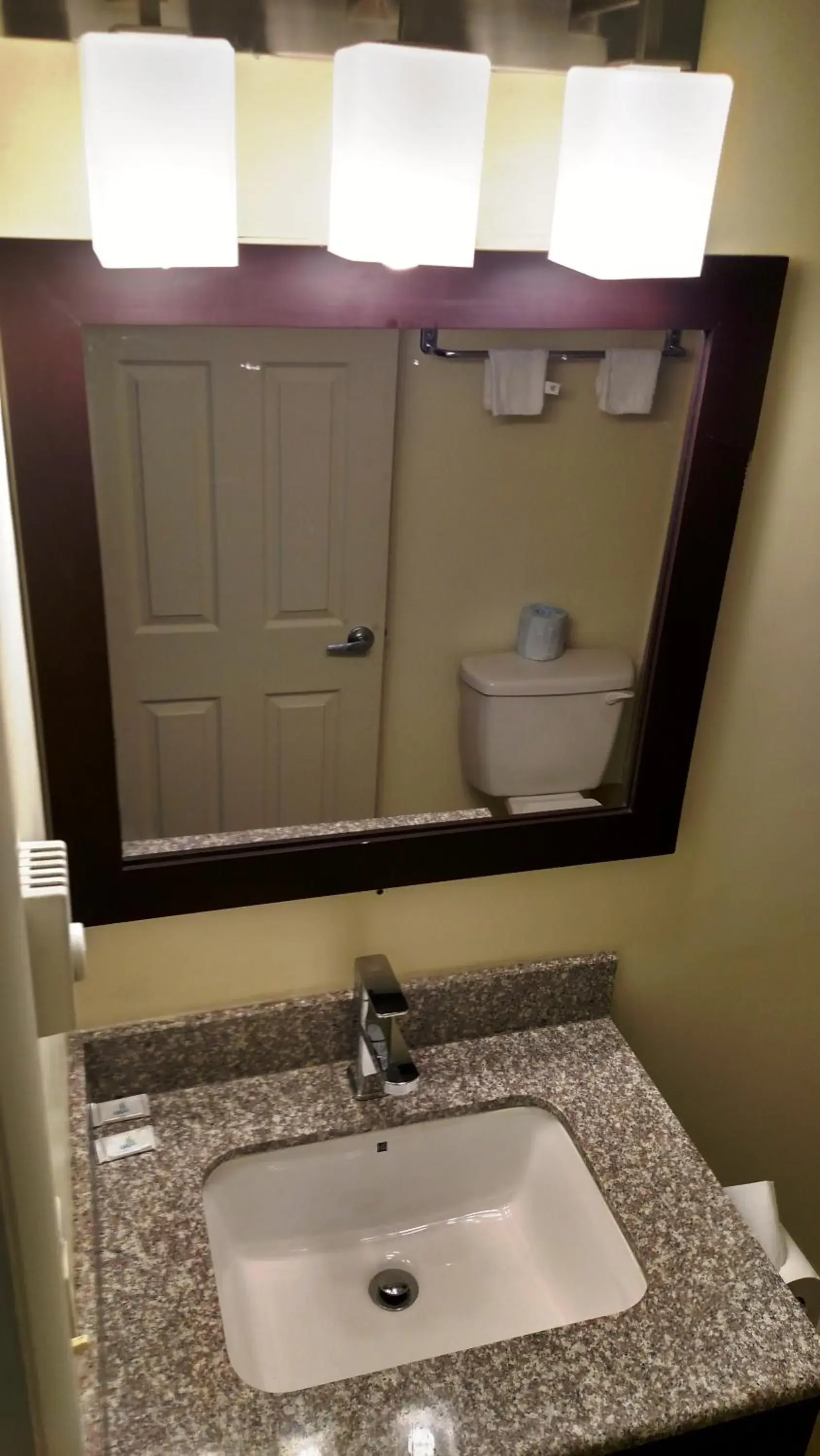 Standard Queen Room in Gene's Motel Standard Queen Room in Gene's Motel