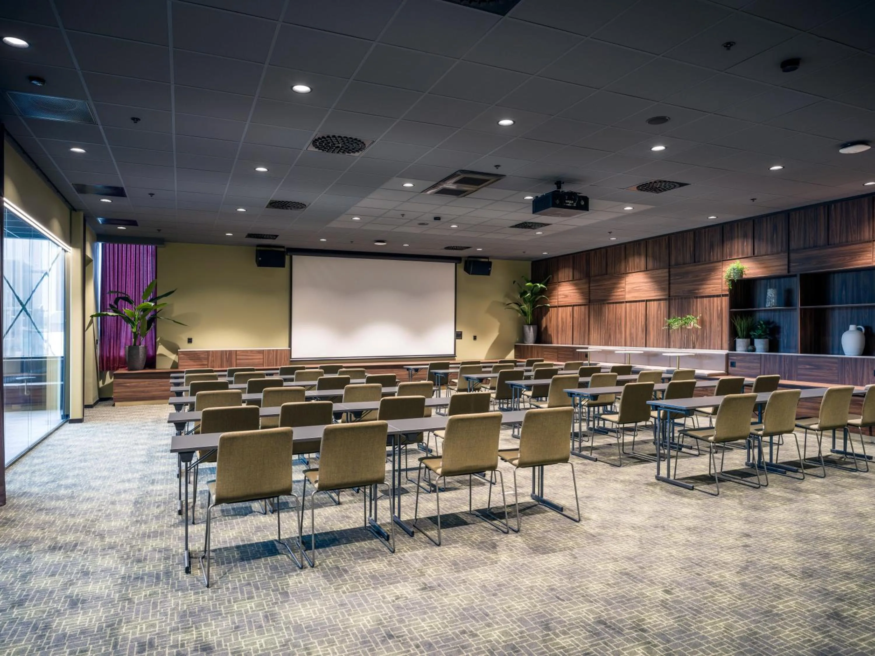 TV and multimedia in Quality Hotel Panorama