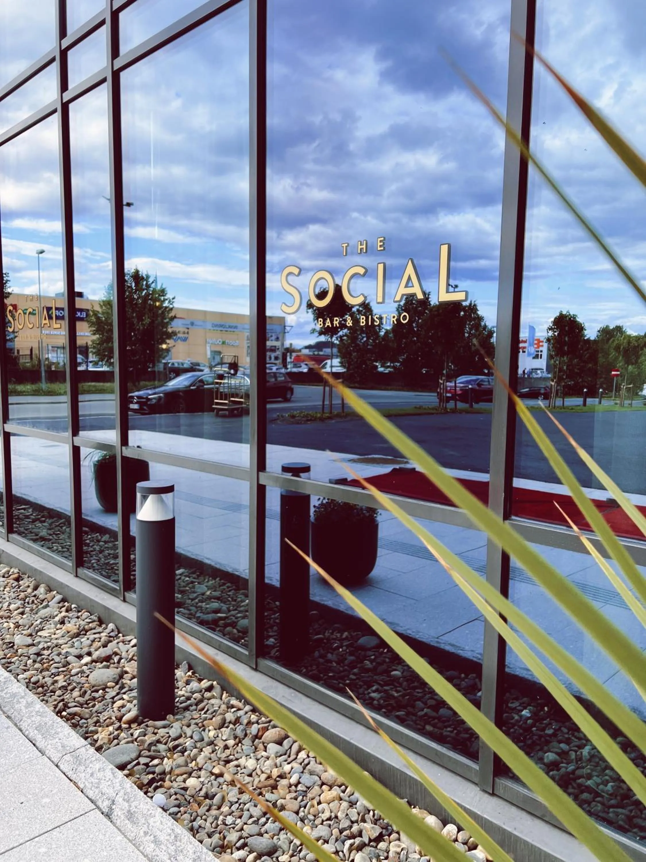 Restaurant/places to eat in Quality Hotel Panorama