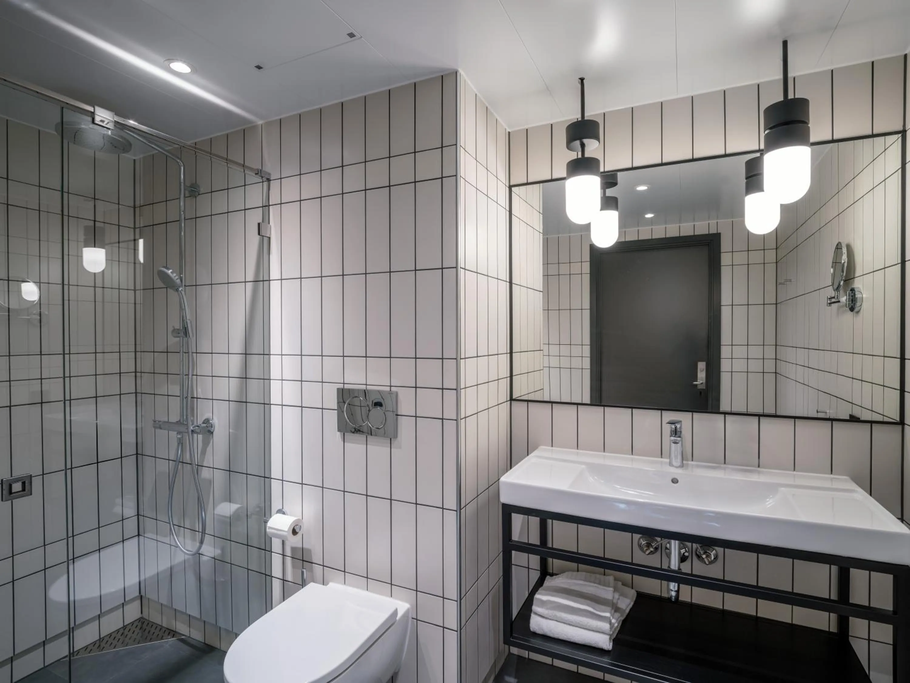 Shower in Quality Hotel Panorama