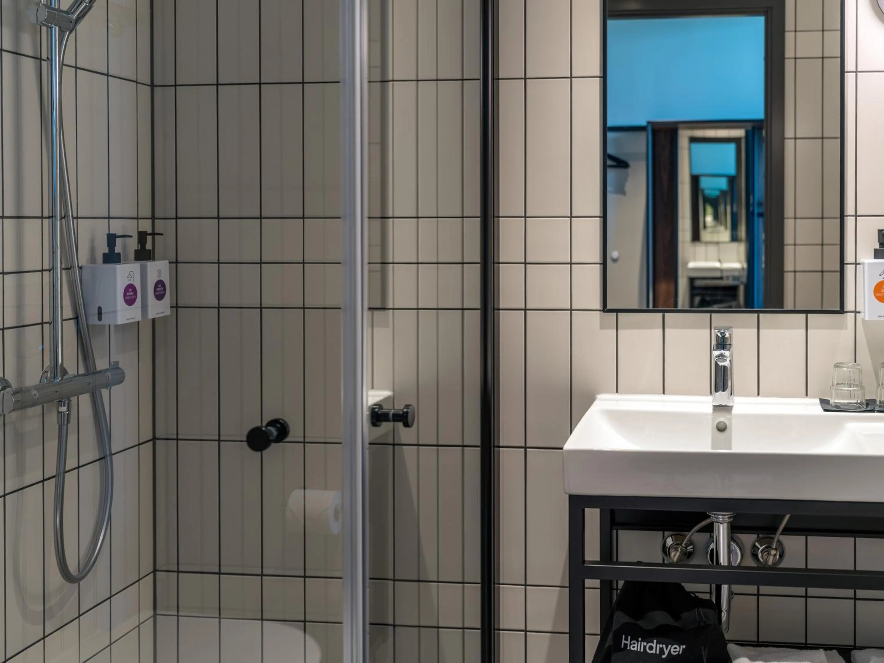 Shower in Quality Hotel Panorama