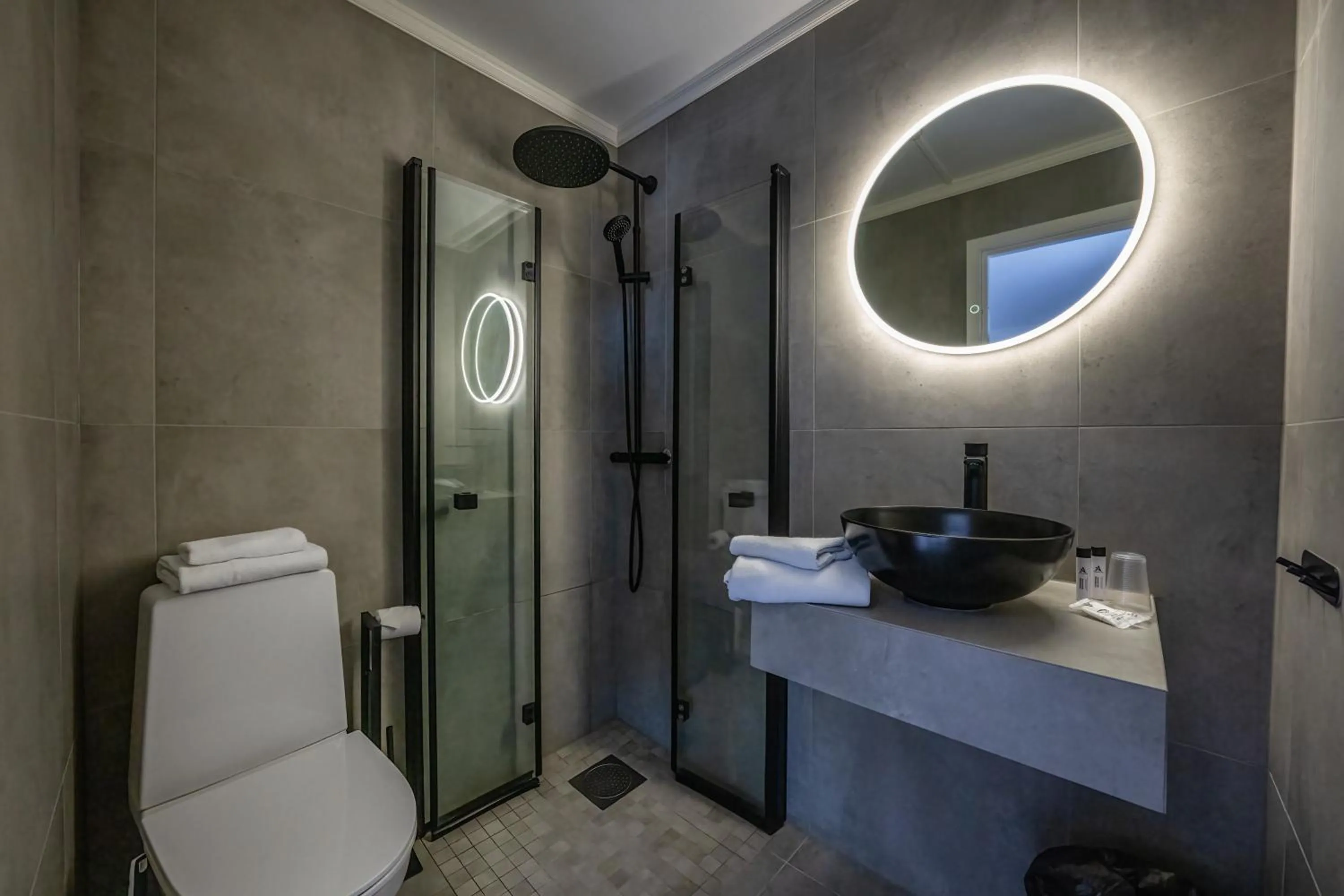 Sunde Fjord Hotel, free and easy parking