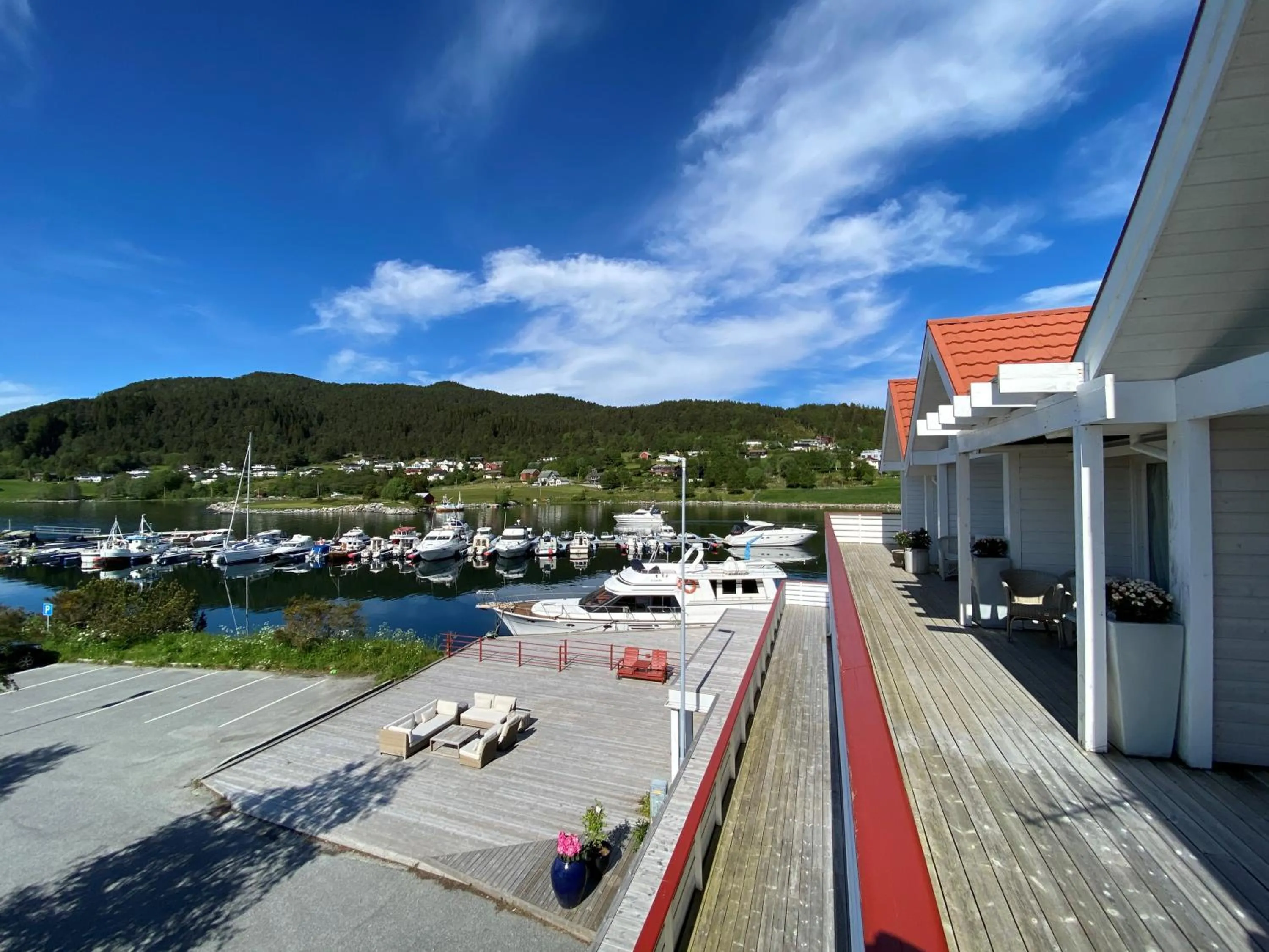Sunde Fjord Hotel, free and easy parking