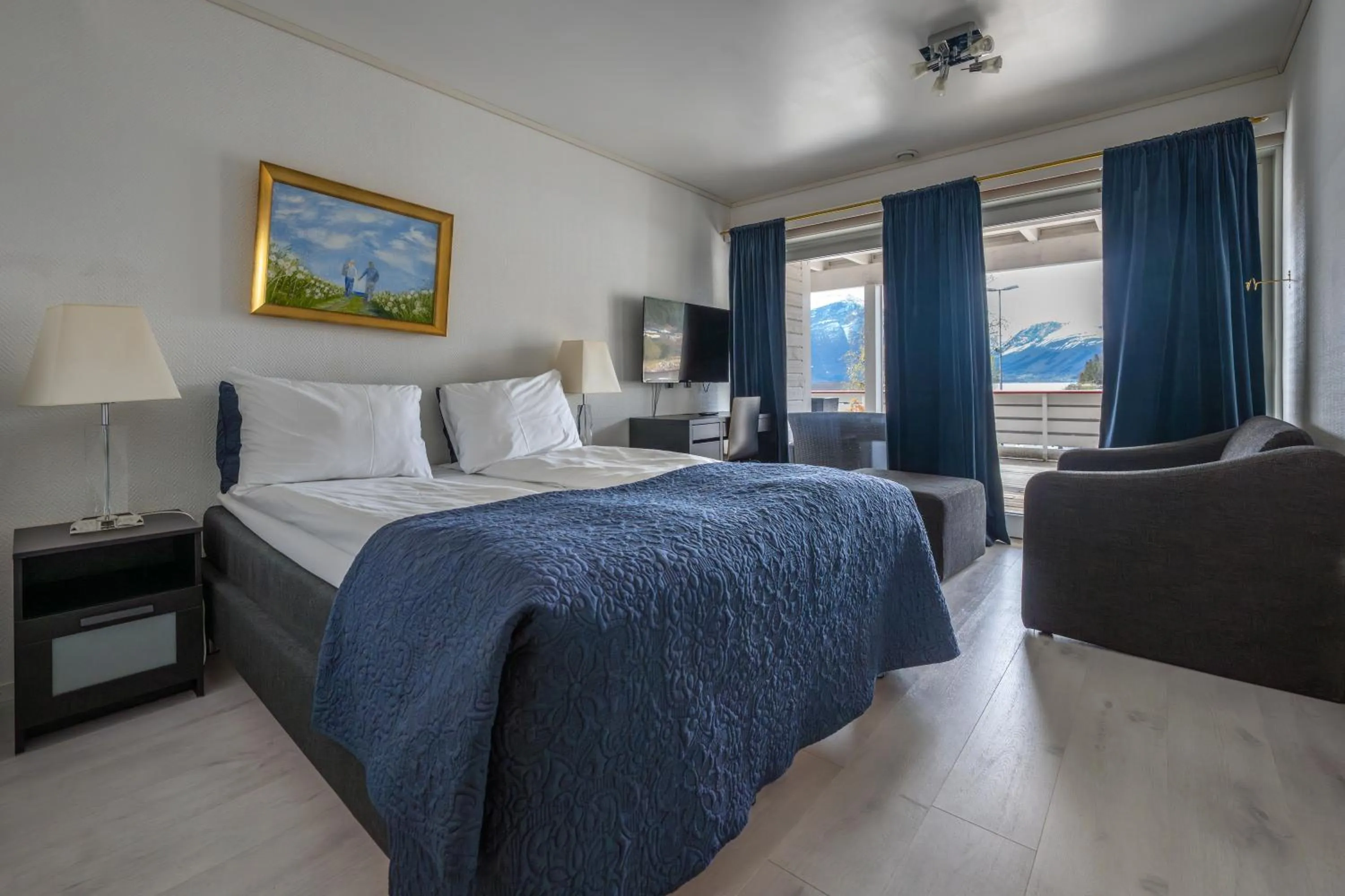 Bed in Sunde Fjord Hotel, free and easy parking