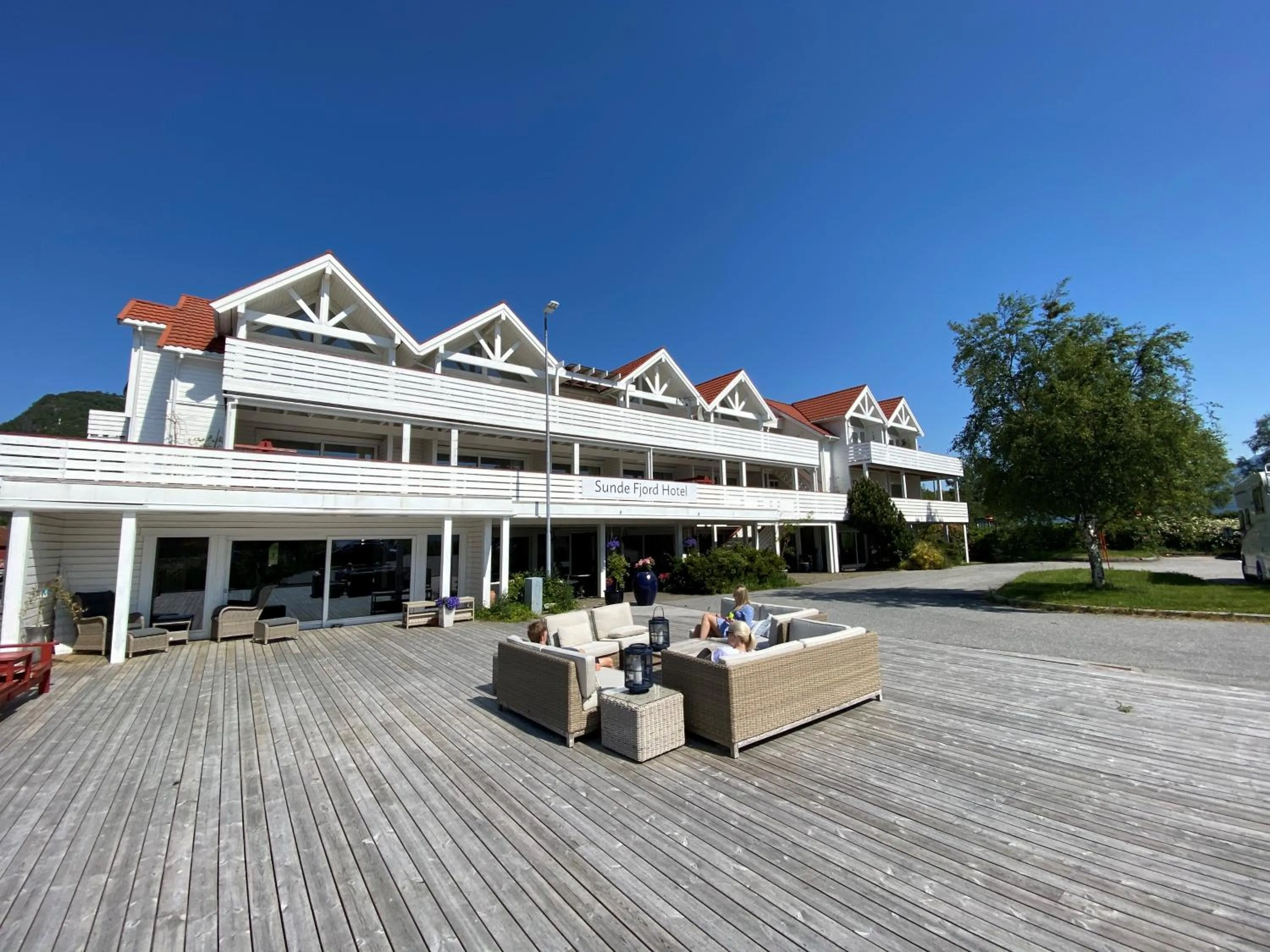 Sunde Fjord Hotel, free and easy parking