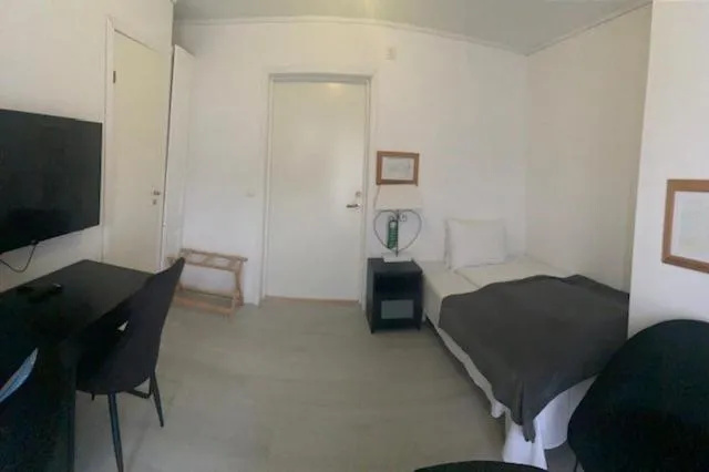 Bed in Sunde Fjord Hotel, free and easy parking