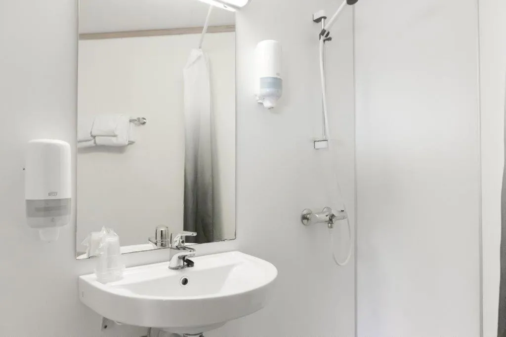 Bathroom in Aalesund Airport Hotel