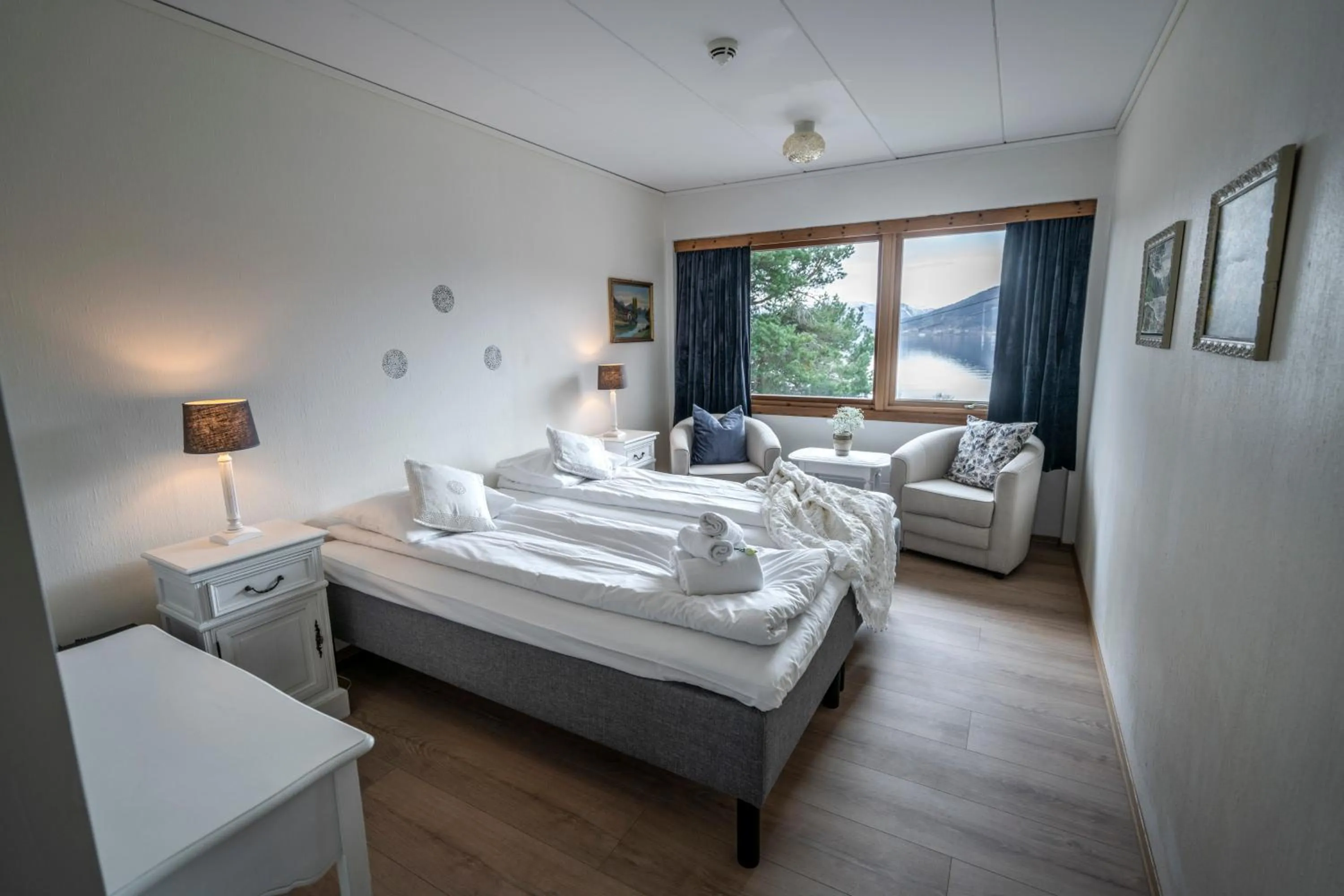 Bedroom, Bed in Dragsvik Fjordhotel