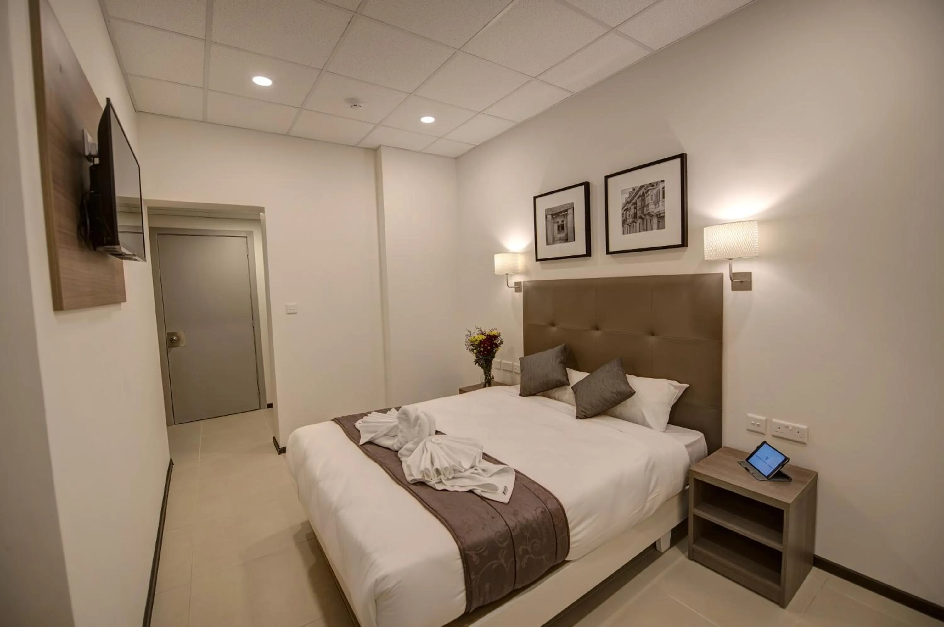 Photo of the whole room, Bed in Europa Hotel