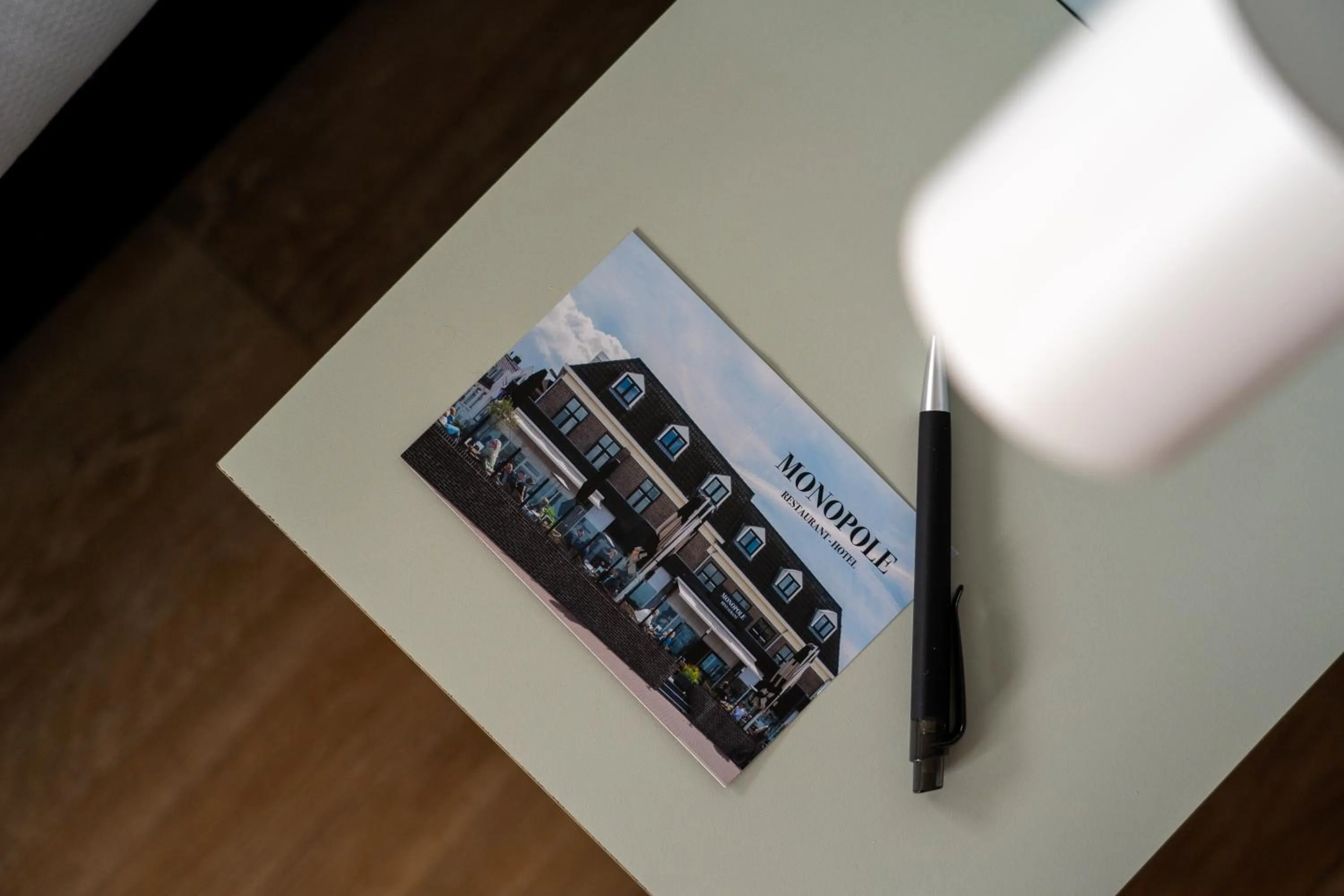 Text overlay in Restaurant & Hotel Monopole Harderwijk