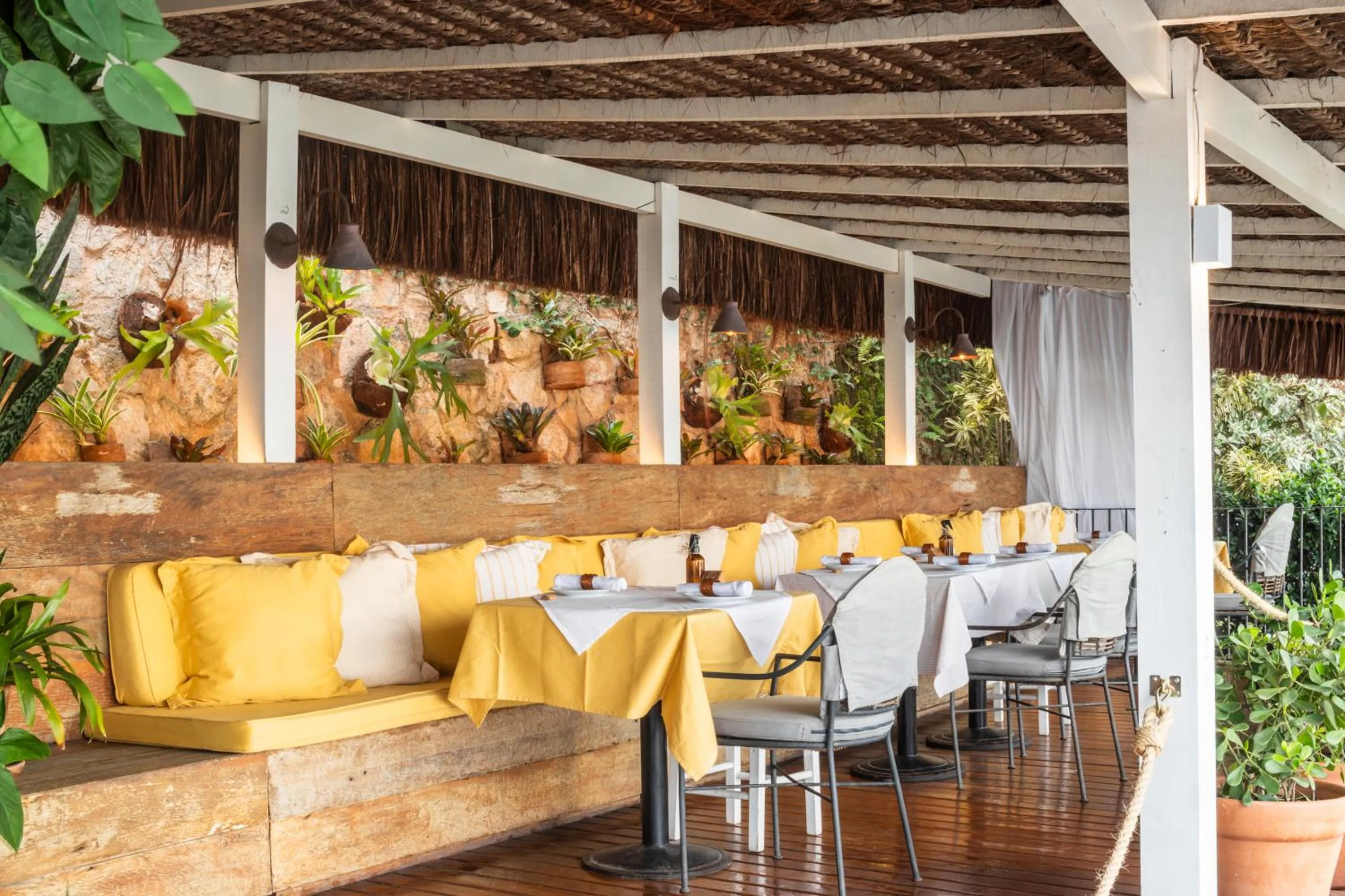 Restaurant/places to eat in Casas Brancas Boutique Hotel & Spa