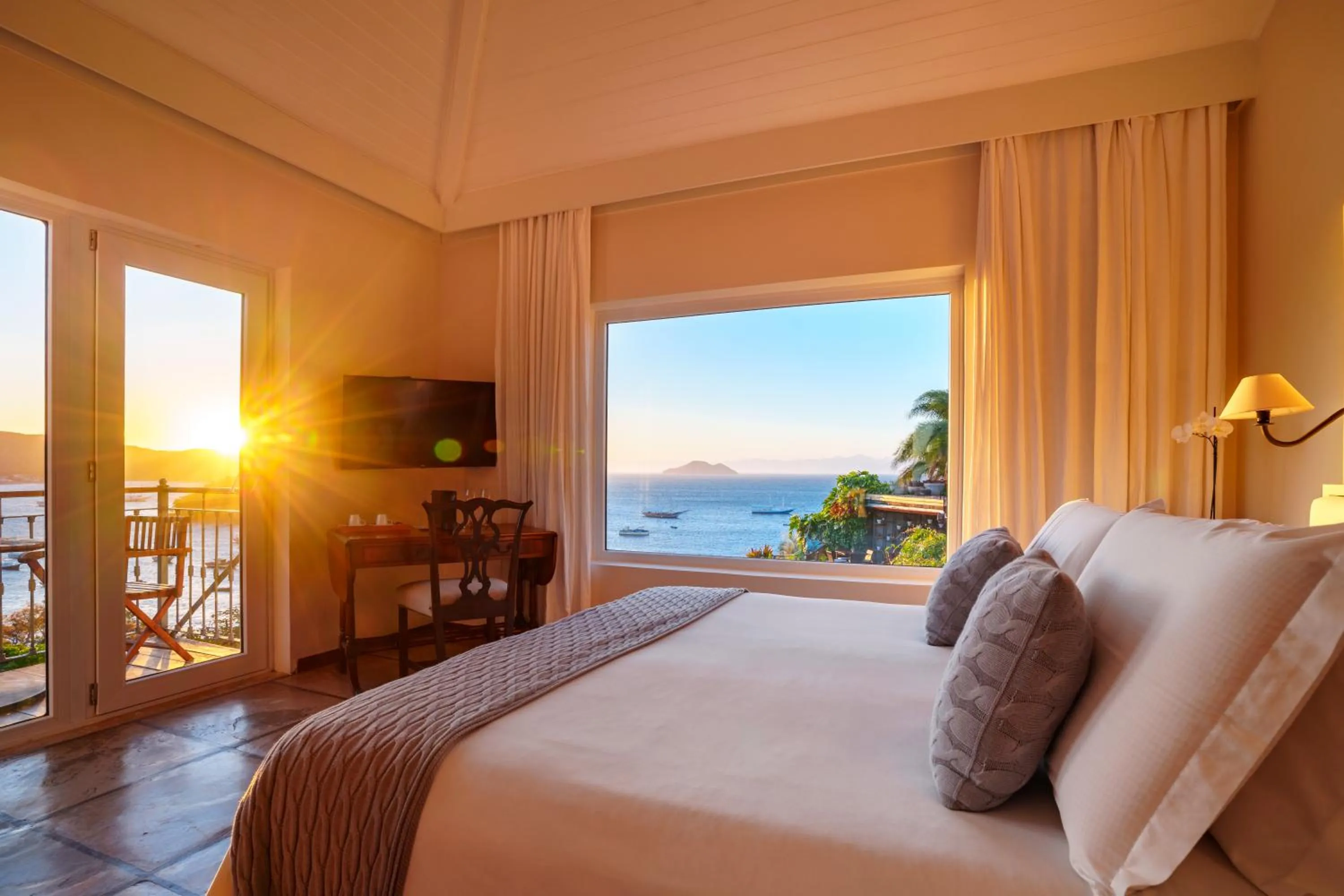 Sunset, Bed in Abracadabra Boutique Hotel