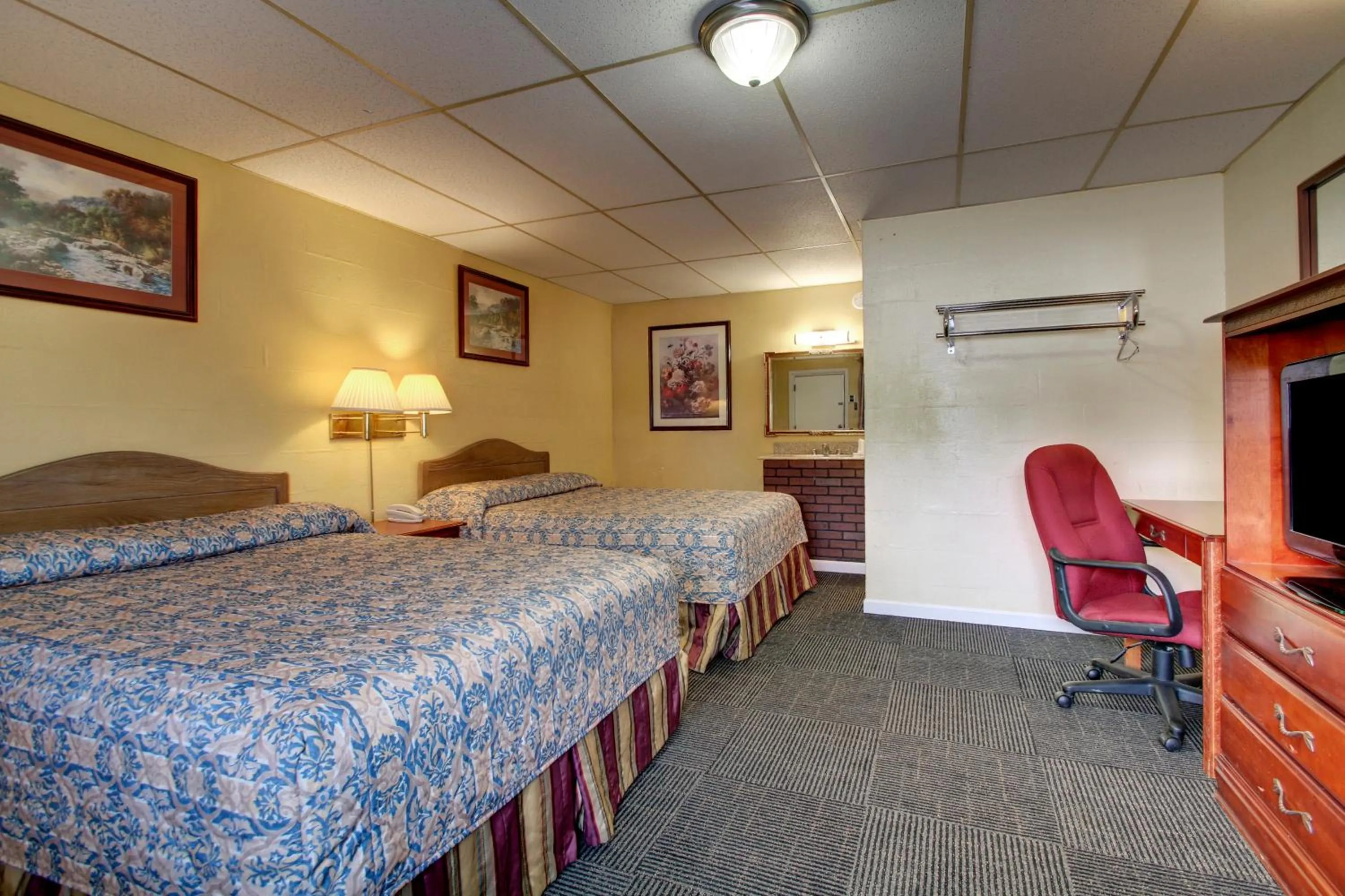 Photo of the whole room, Bed in Star Motel