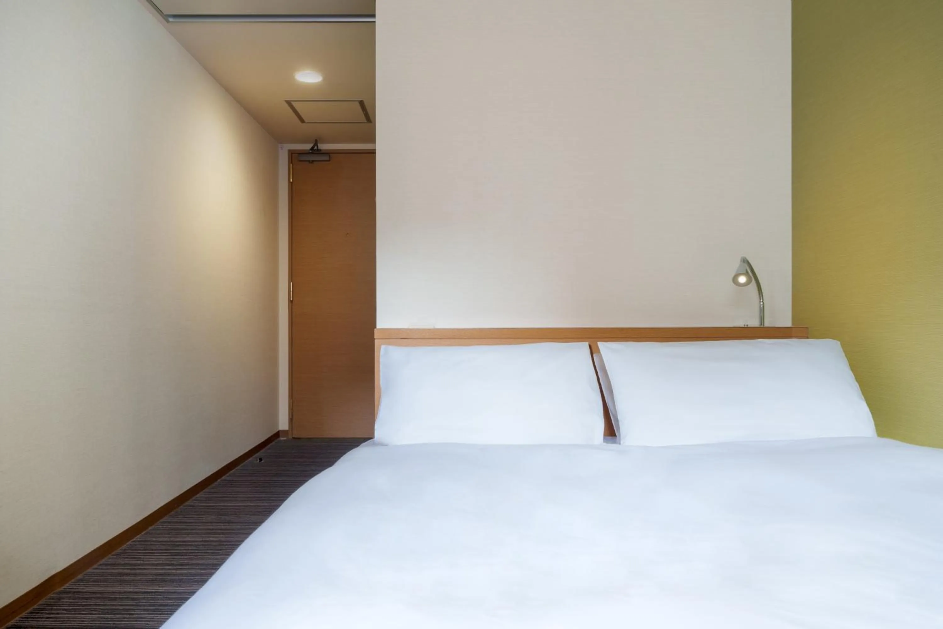 Bed in the b hakata