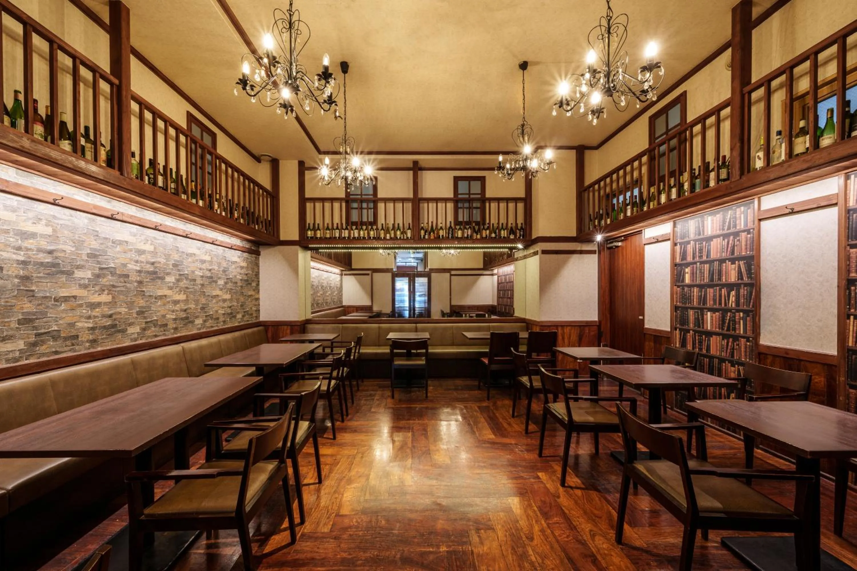 Restaurant/places to eat in the b hakata