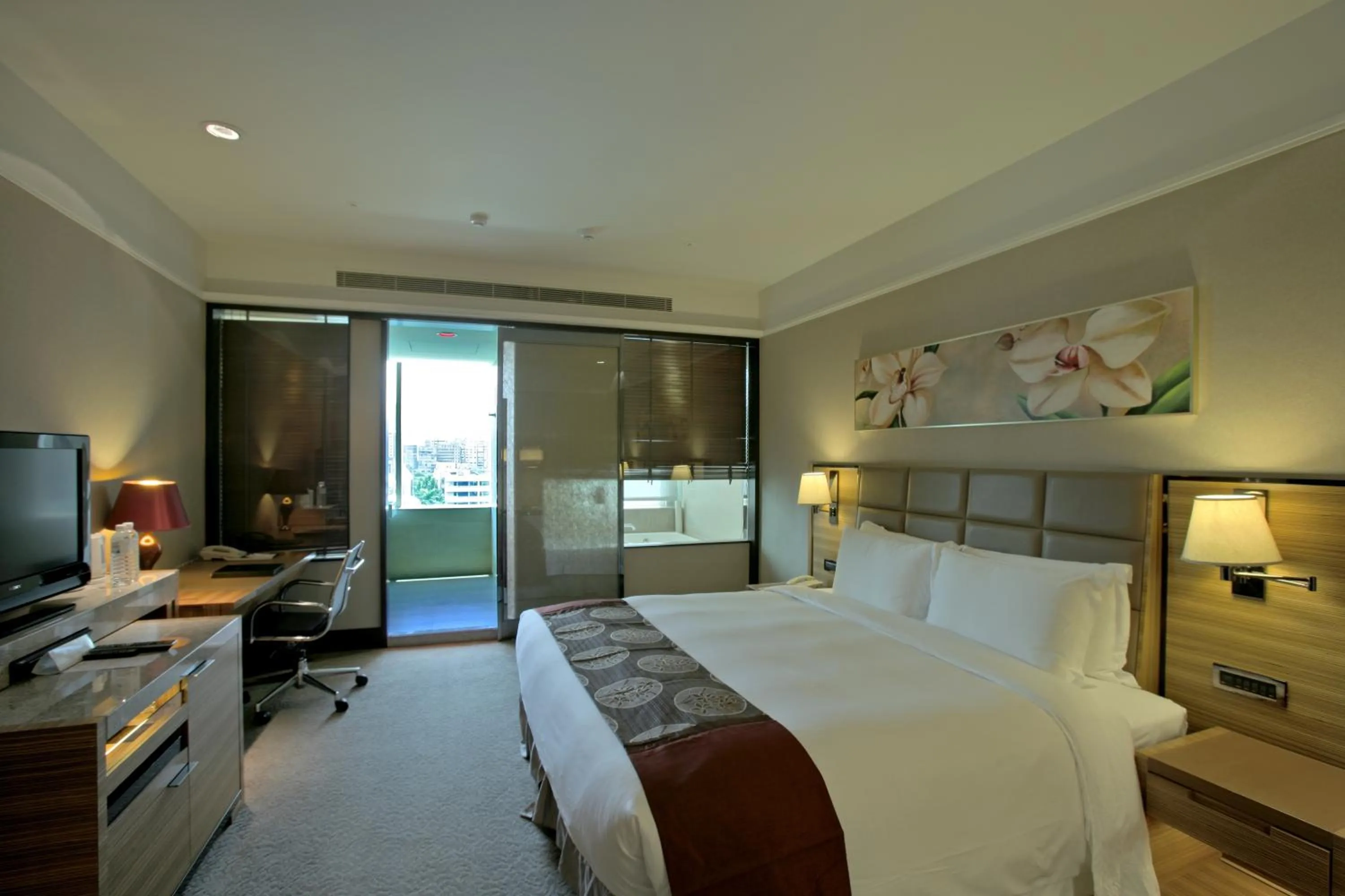 Photo of the whole room, Bed in Fullon Hotel Taipei, Central