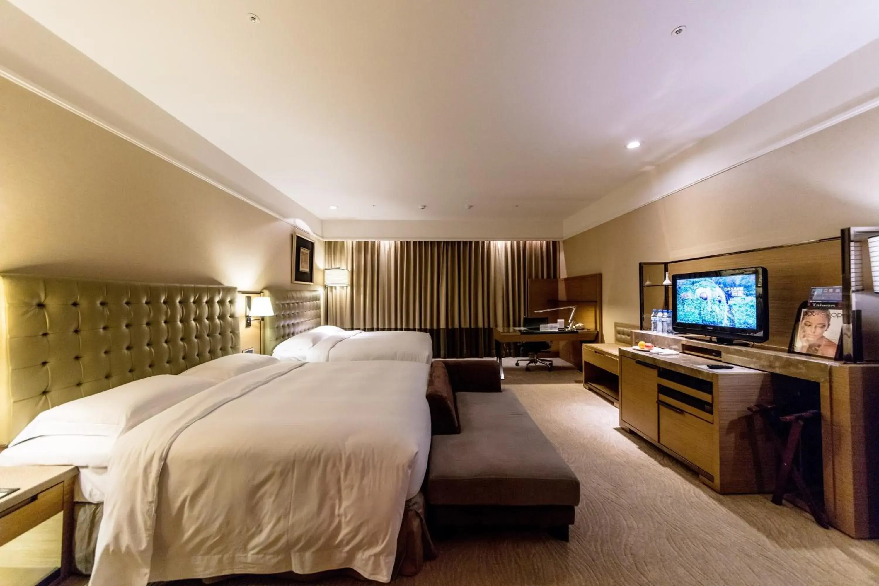 Bed in Fullon Hotel Taipei, Central Bed in Fullon Hotel Taipei, Central