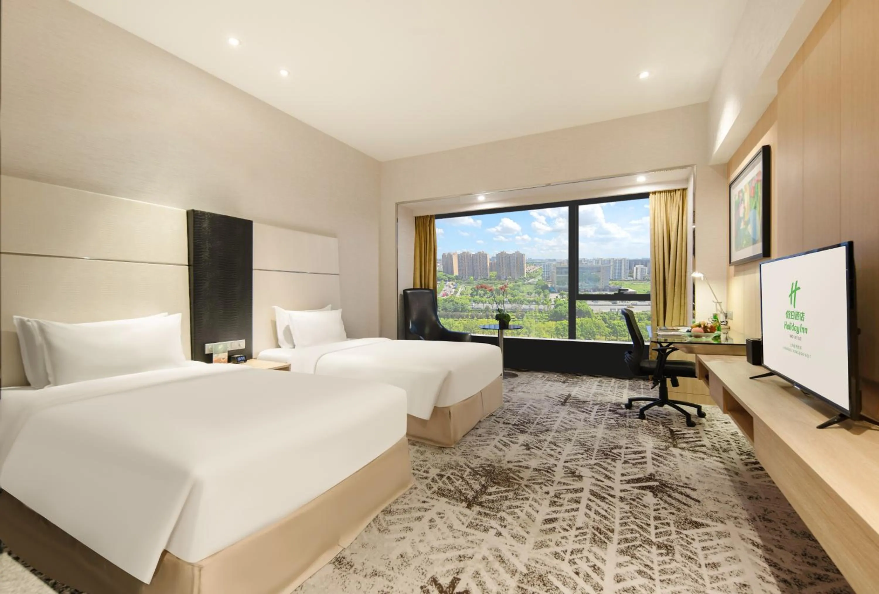 Bedroom, Bed in Holiday Inn Shanghai Hongqiao West by IHG