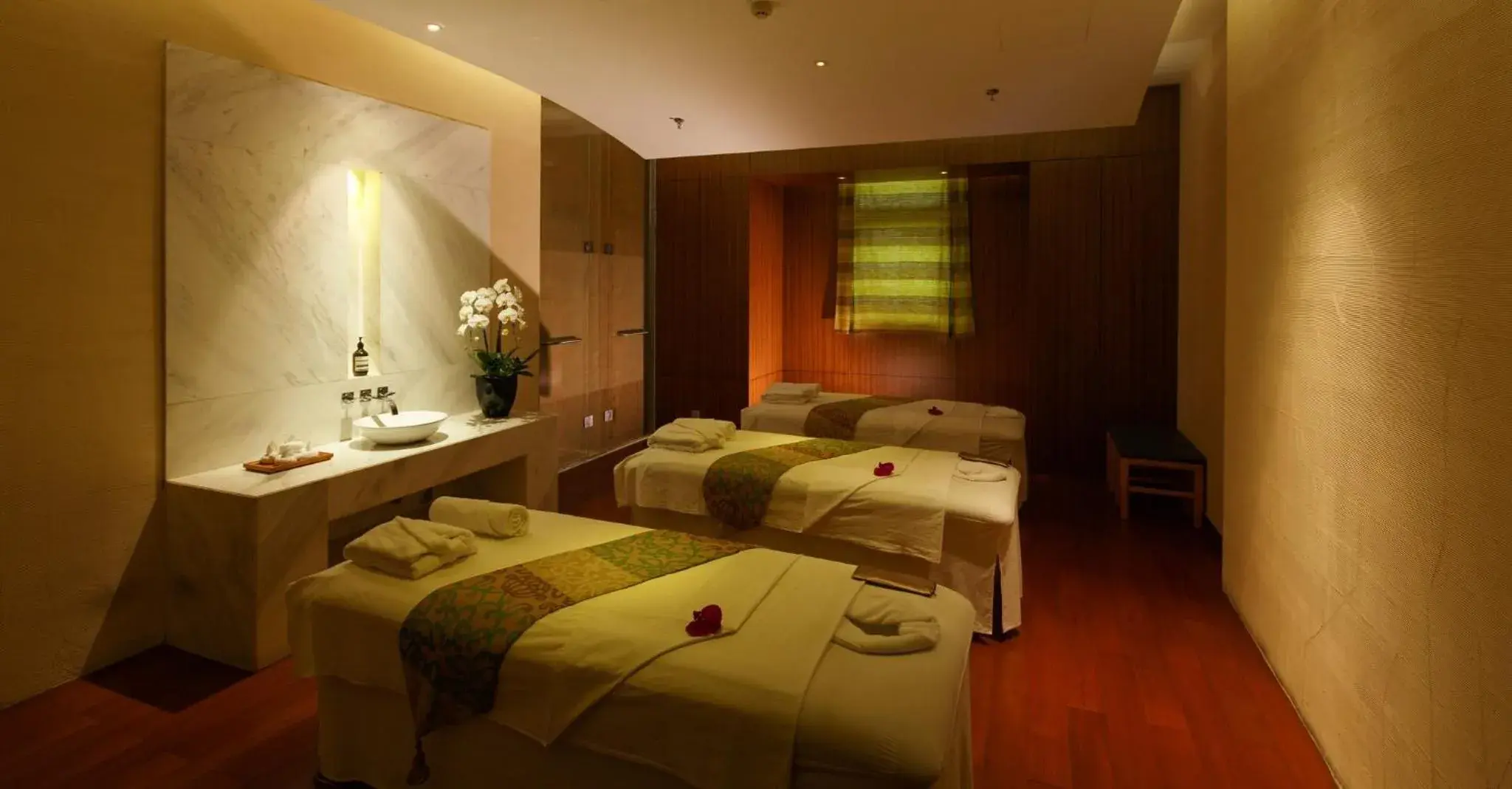 Spa and wellness centre/facilities, Bed in Holiday Inn Shanghai Hongqiao West by IHG Spa and wellness centre/facilities, Bed in Holiday Inn Shanghai Hongqiao West by IHG
