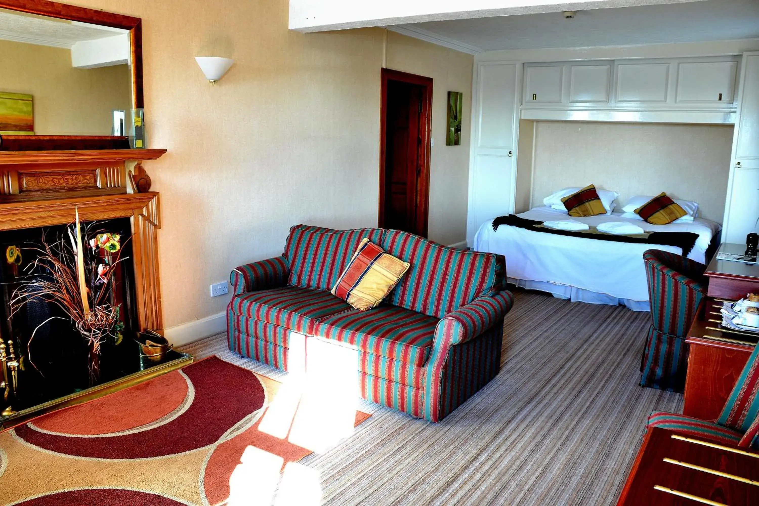 Seating area, Bed in Crown hotel Seating area, Bed in Crown hotel