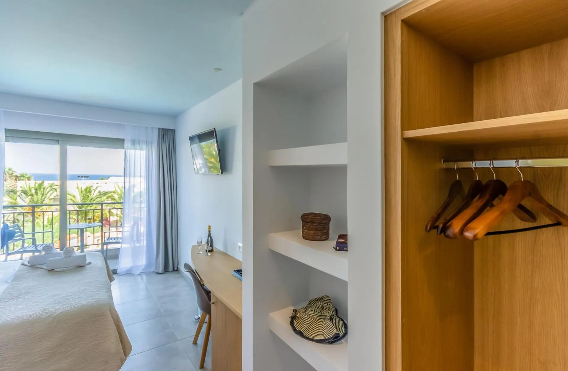 Photo of the whole room, Bed in Anna Maria Village