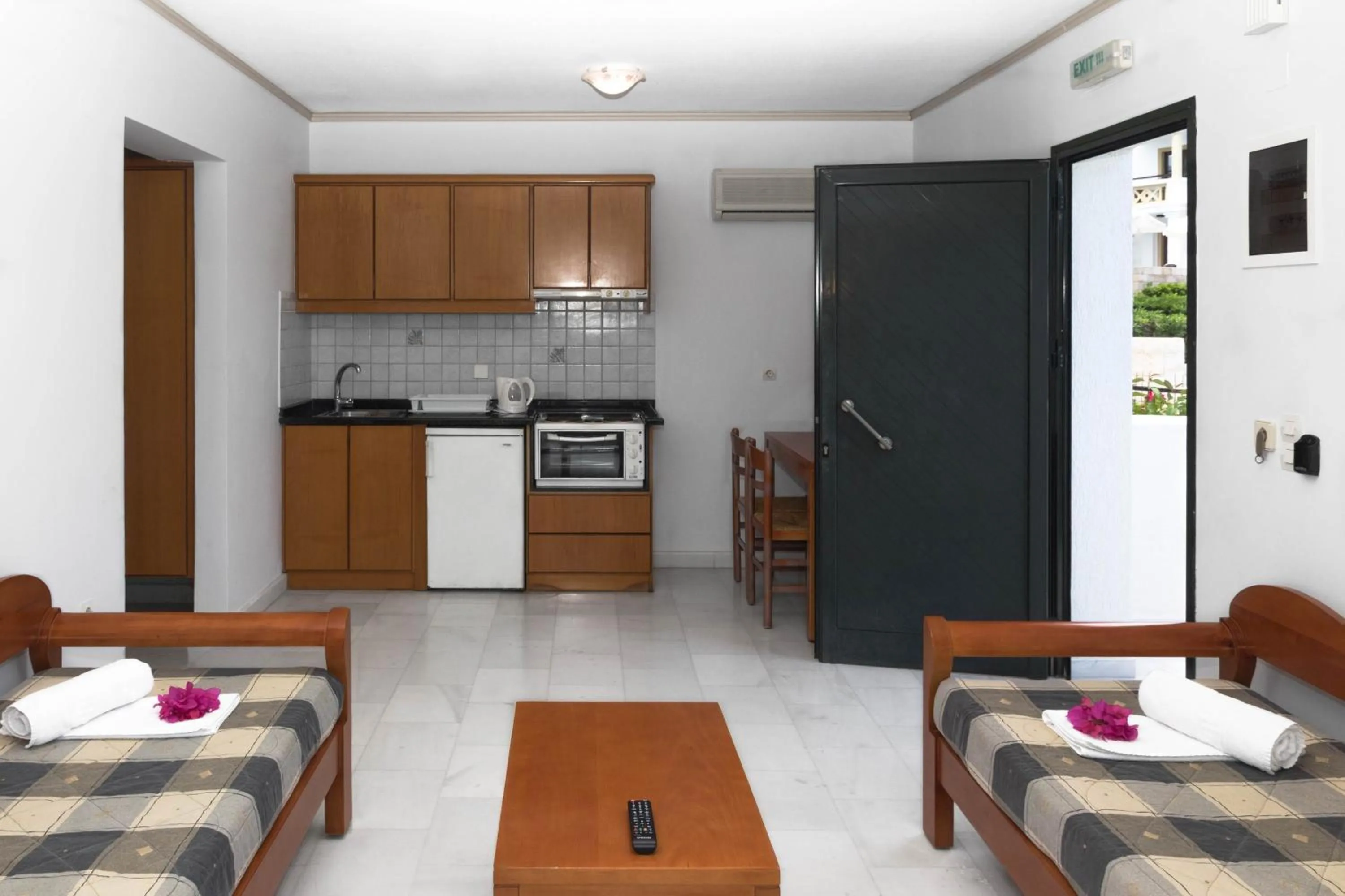 Kitchen or kitchenette in Anna Maria Village