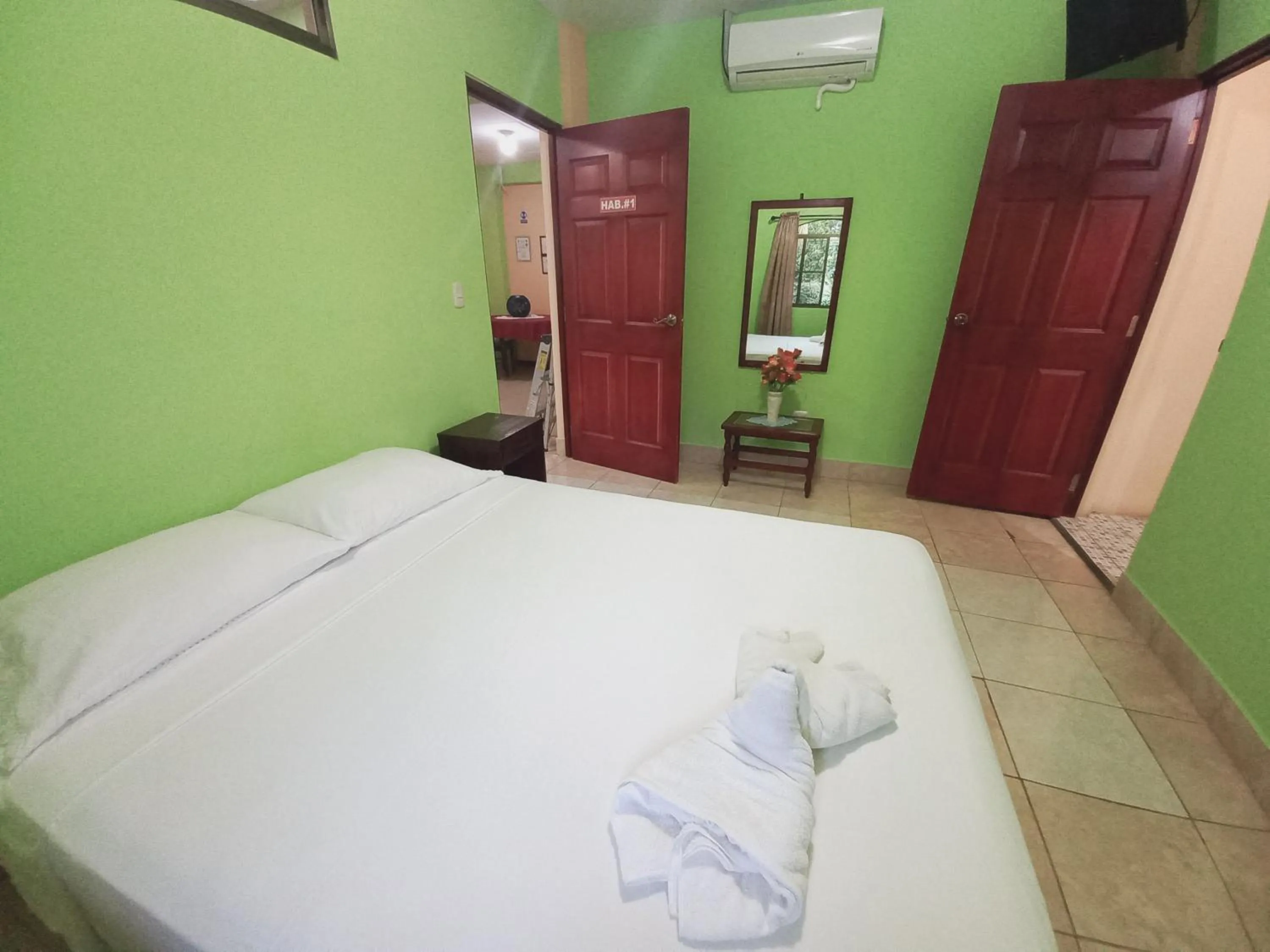 air conditioner, Bed in Hostal San Antonio