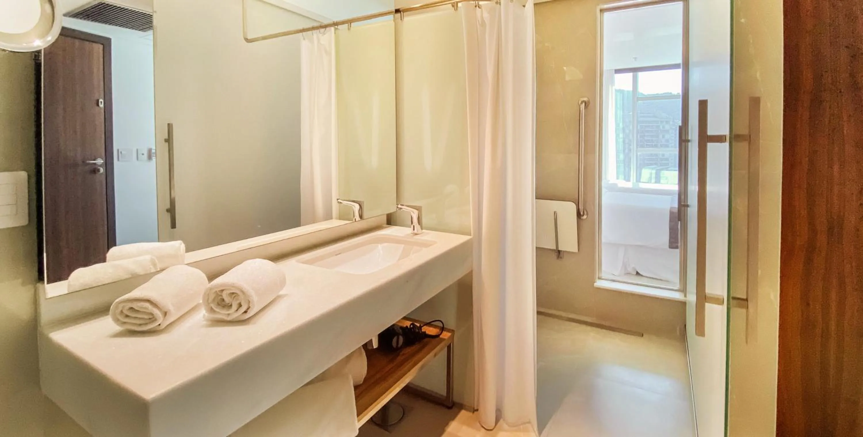 Shower in Hotel Nacional Rio de Janeiro - OFICIAL