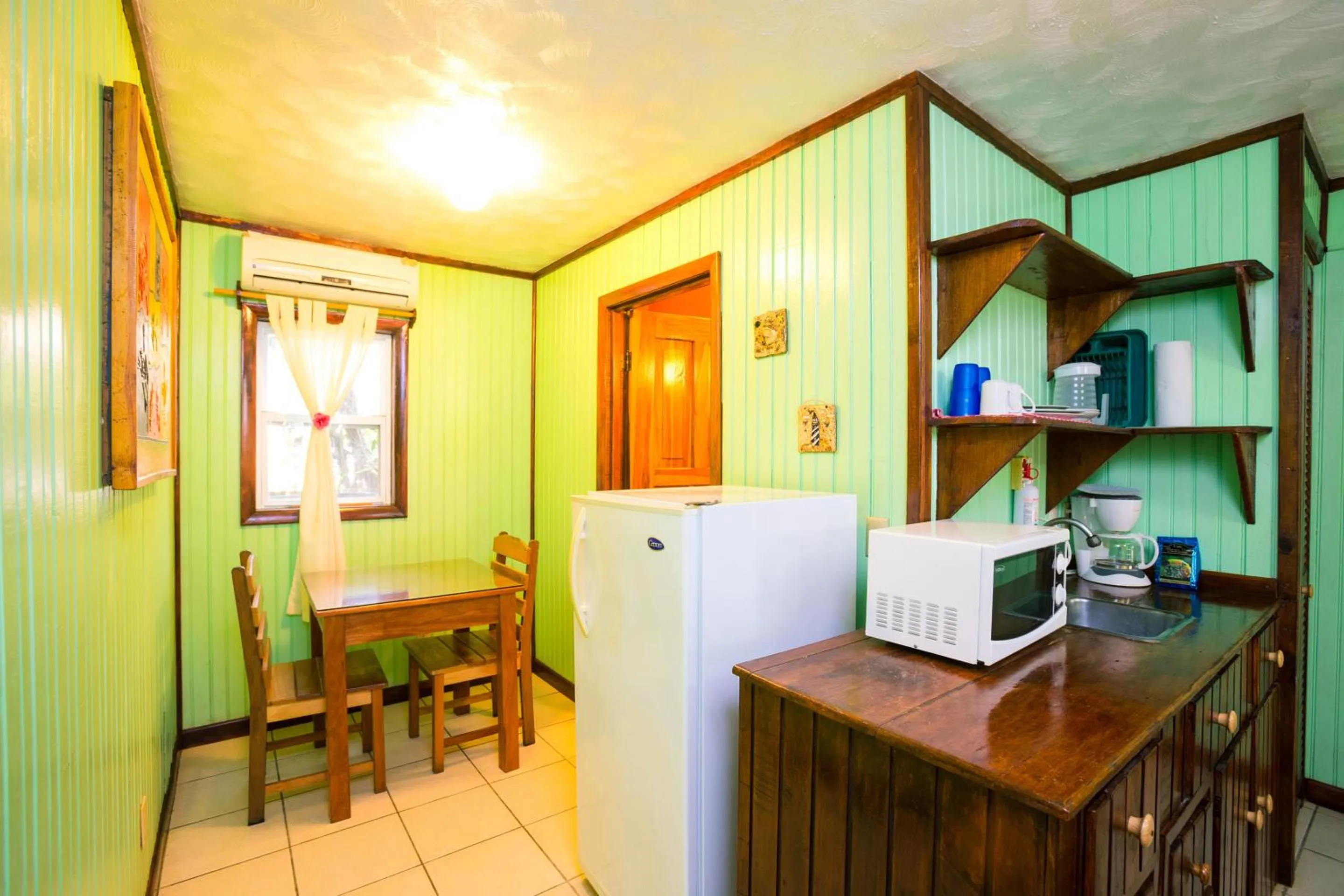 Kitchen or kitchenette in Bananarama Dive & Beach Resort