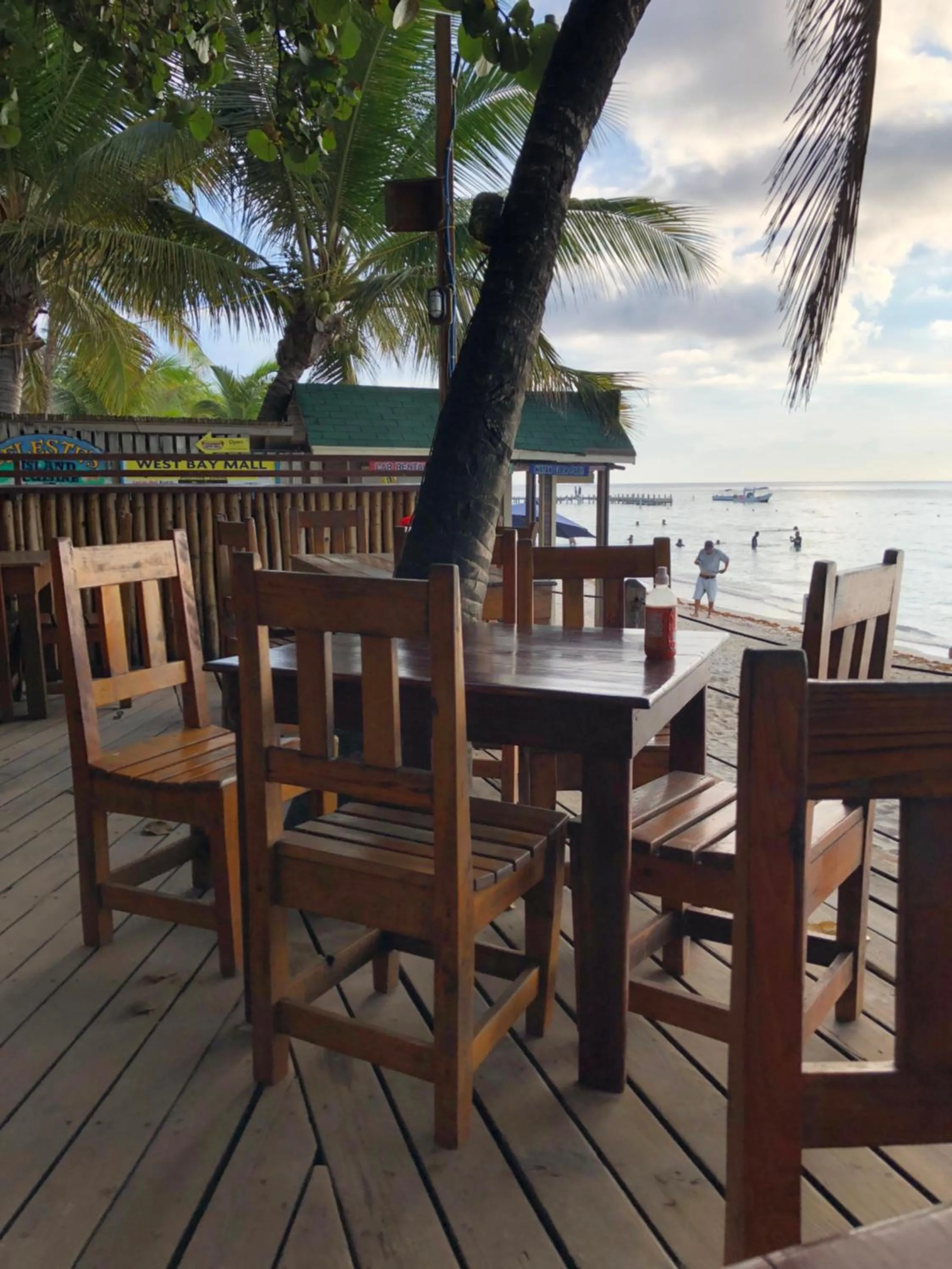 Restaurant/places to eat in Bananarama Dive & Beach Resort