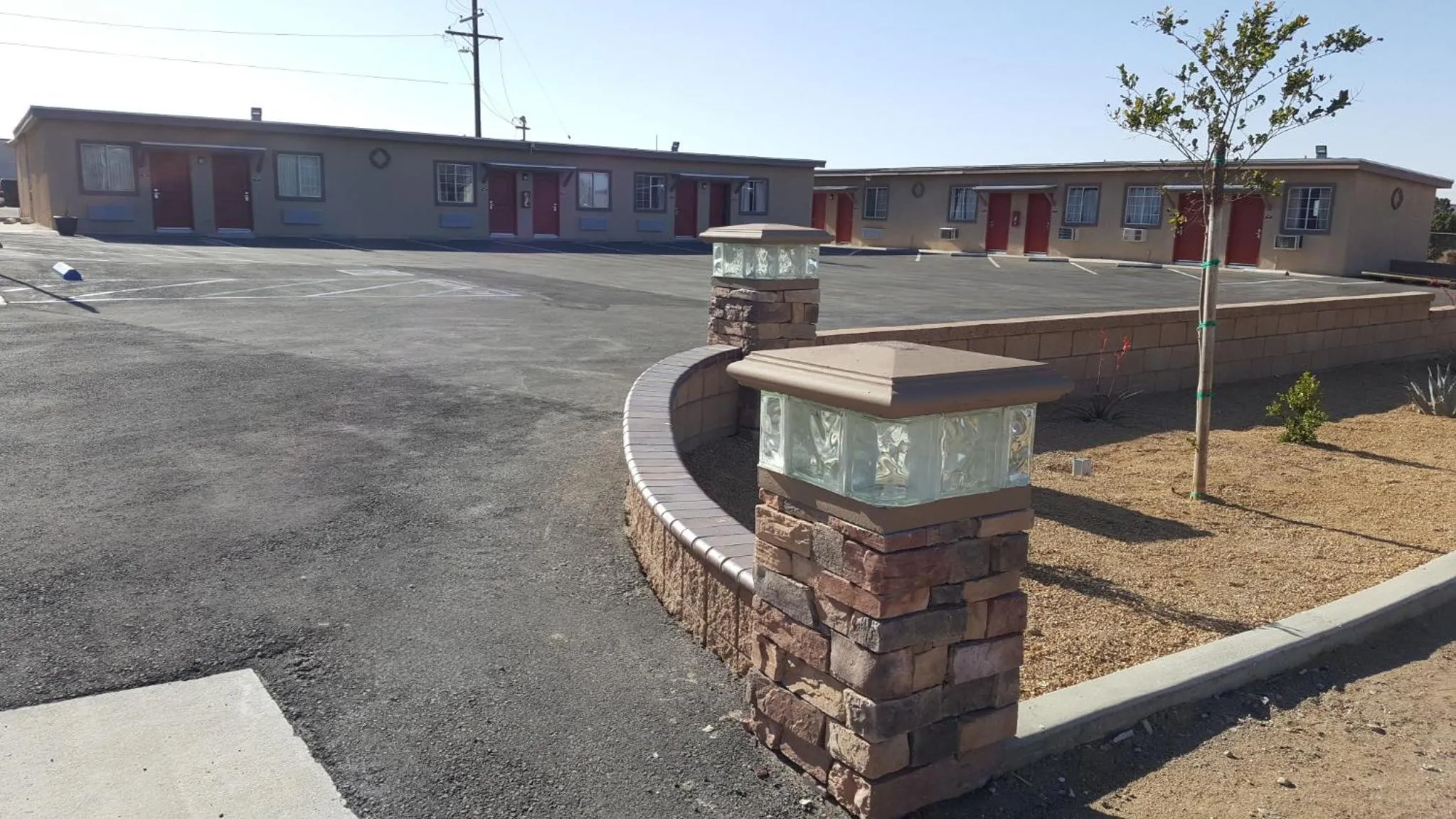 Property building in Motel 6 Maple/Main