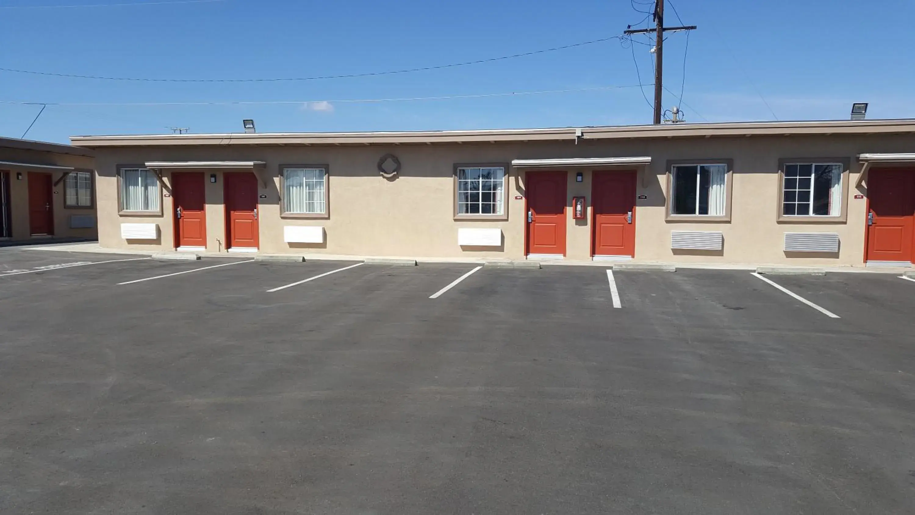 Property Building in Motel 6 Hesperia, CA - East