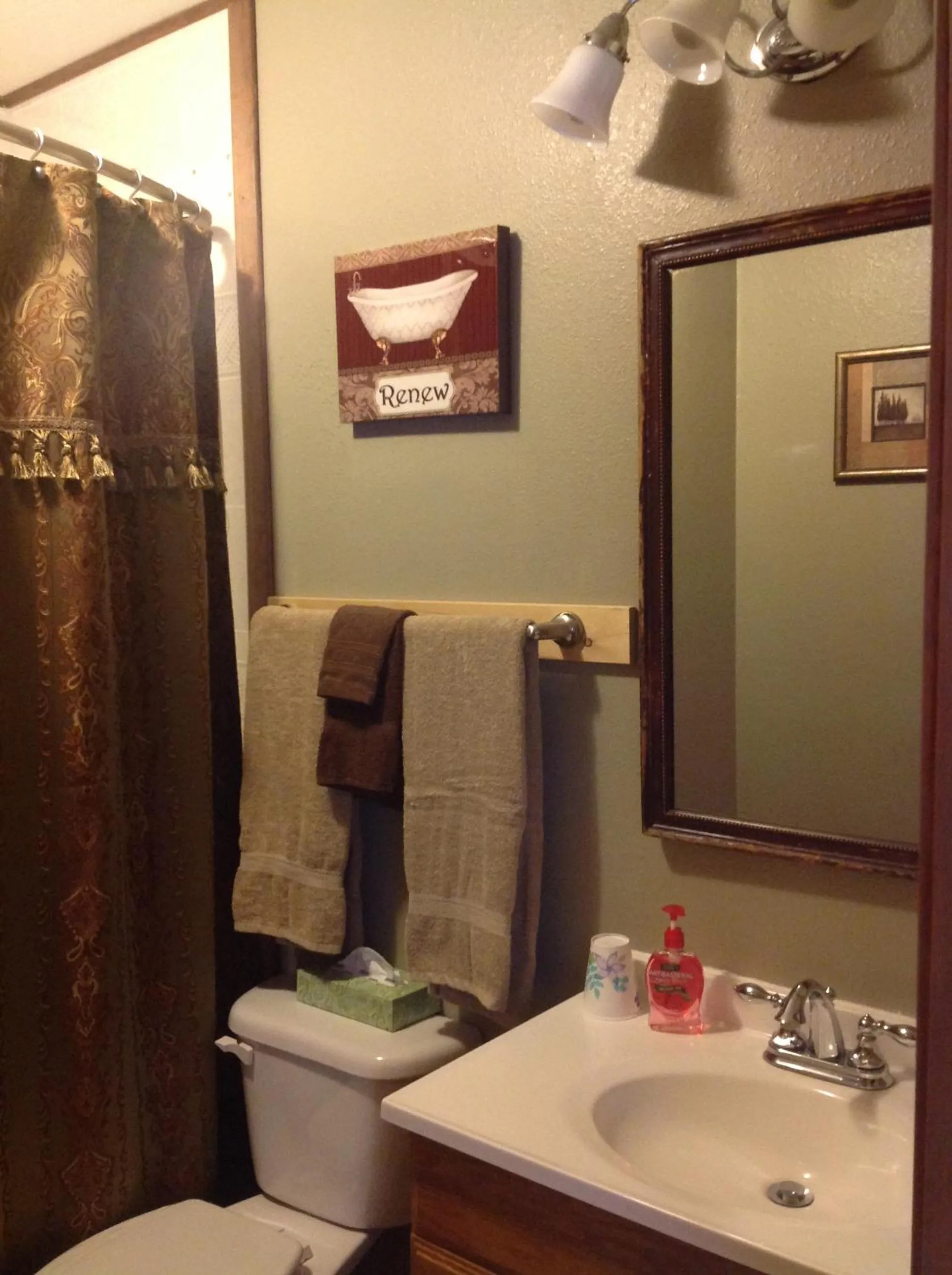 Bathroom in A Hyde Away Inn B&B