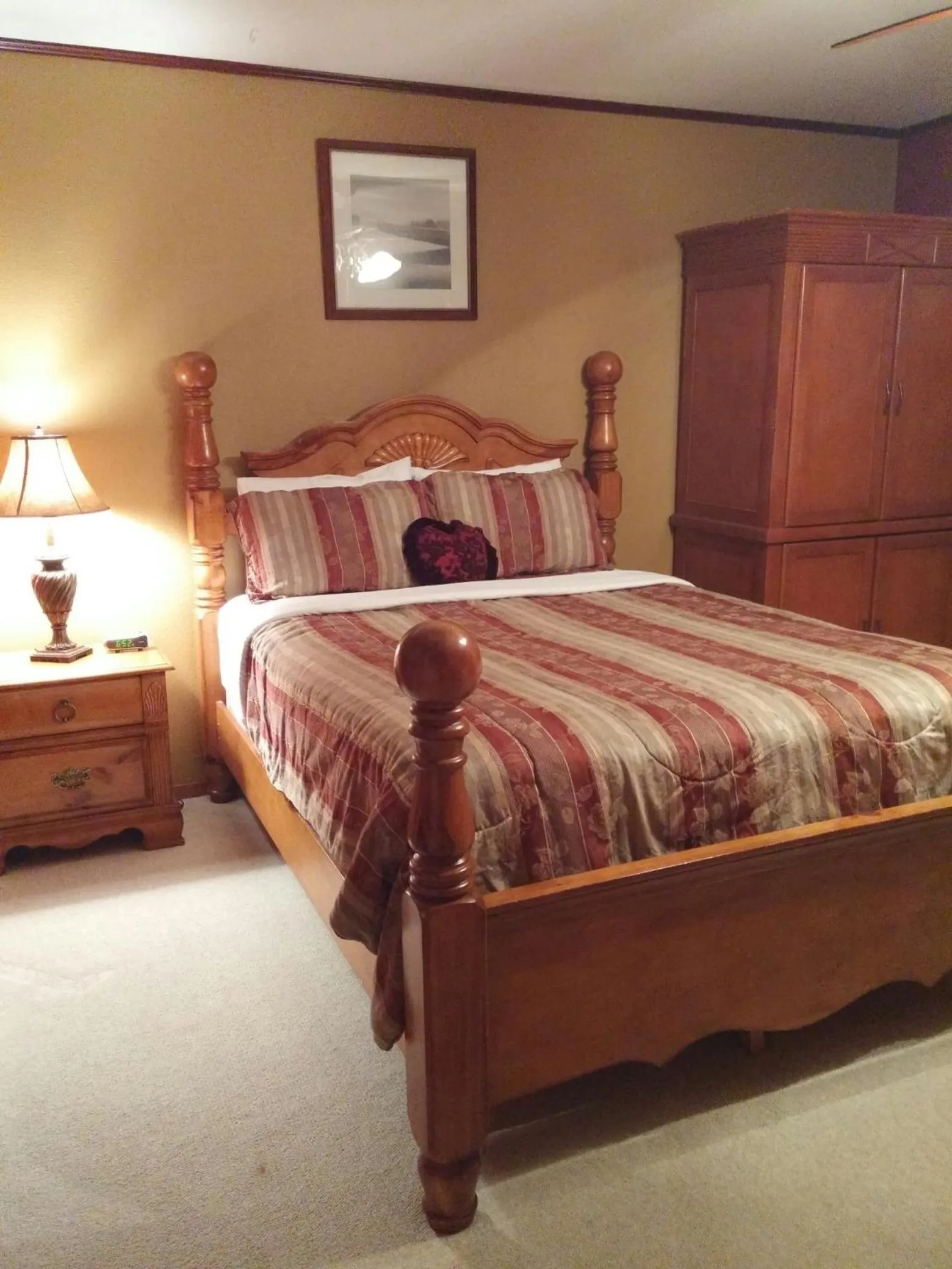 Bed in A Hyde Away Inn B&B