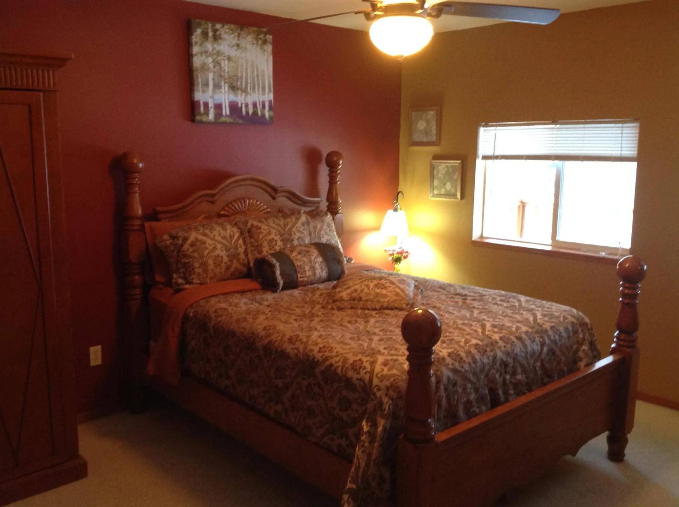 Bed in A Hyde Away Inn B&B