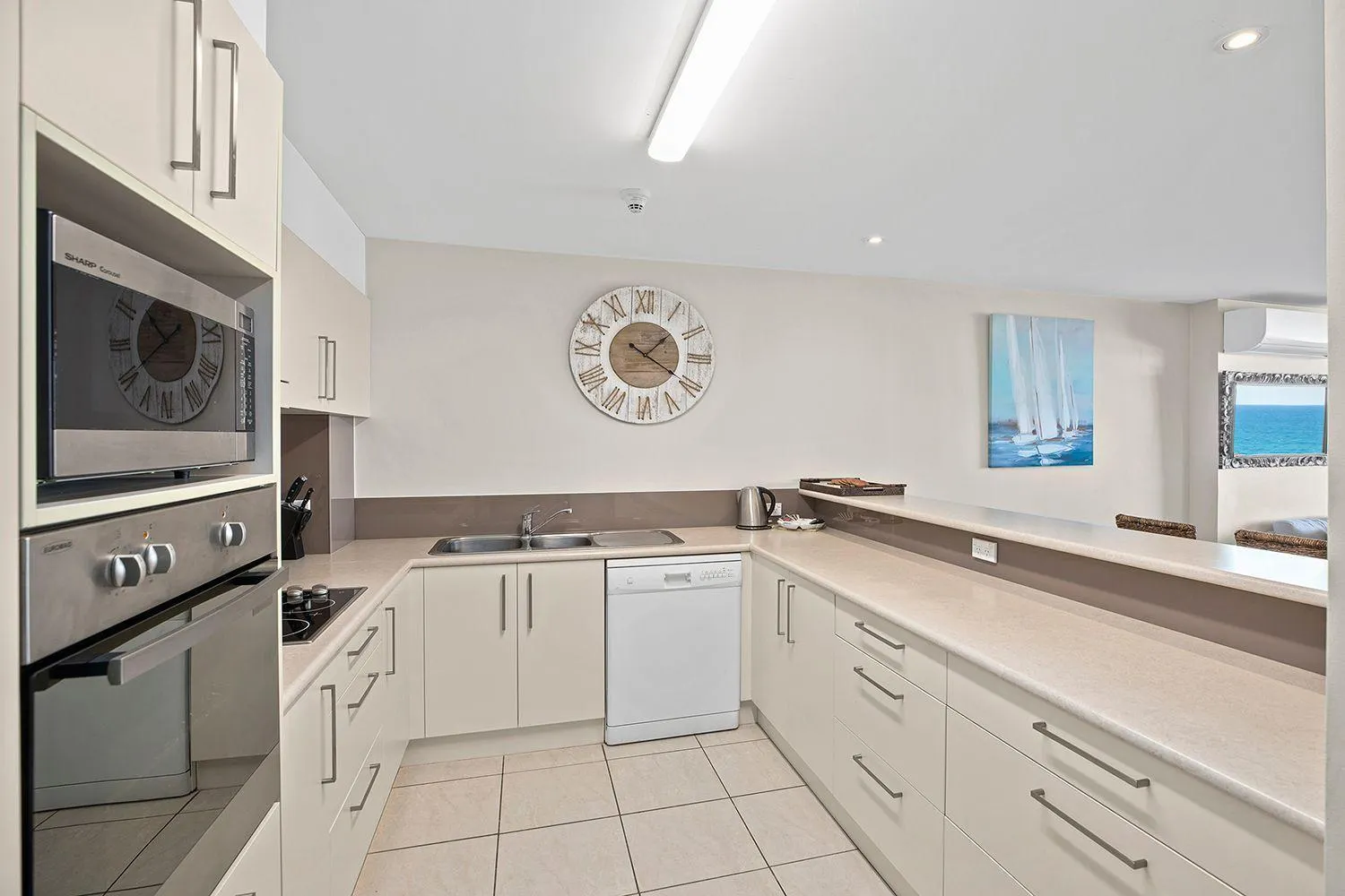 Kitchen or kitchenette in Pacific Towers Beach Resort