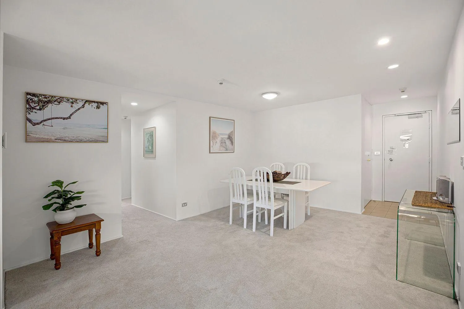 Dining area in Pacific Towers Beach Resort