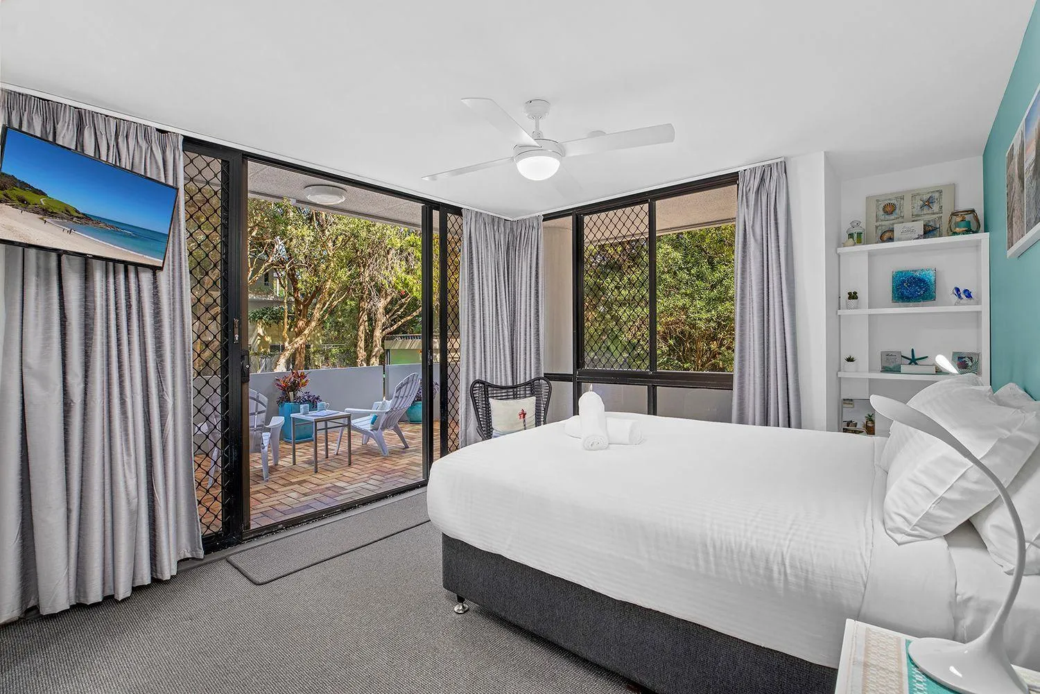 Bedroom, Bed in Pacific Towers Beach Resort