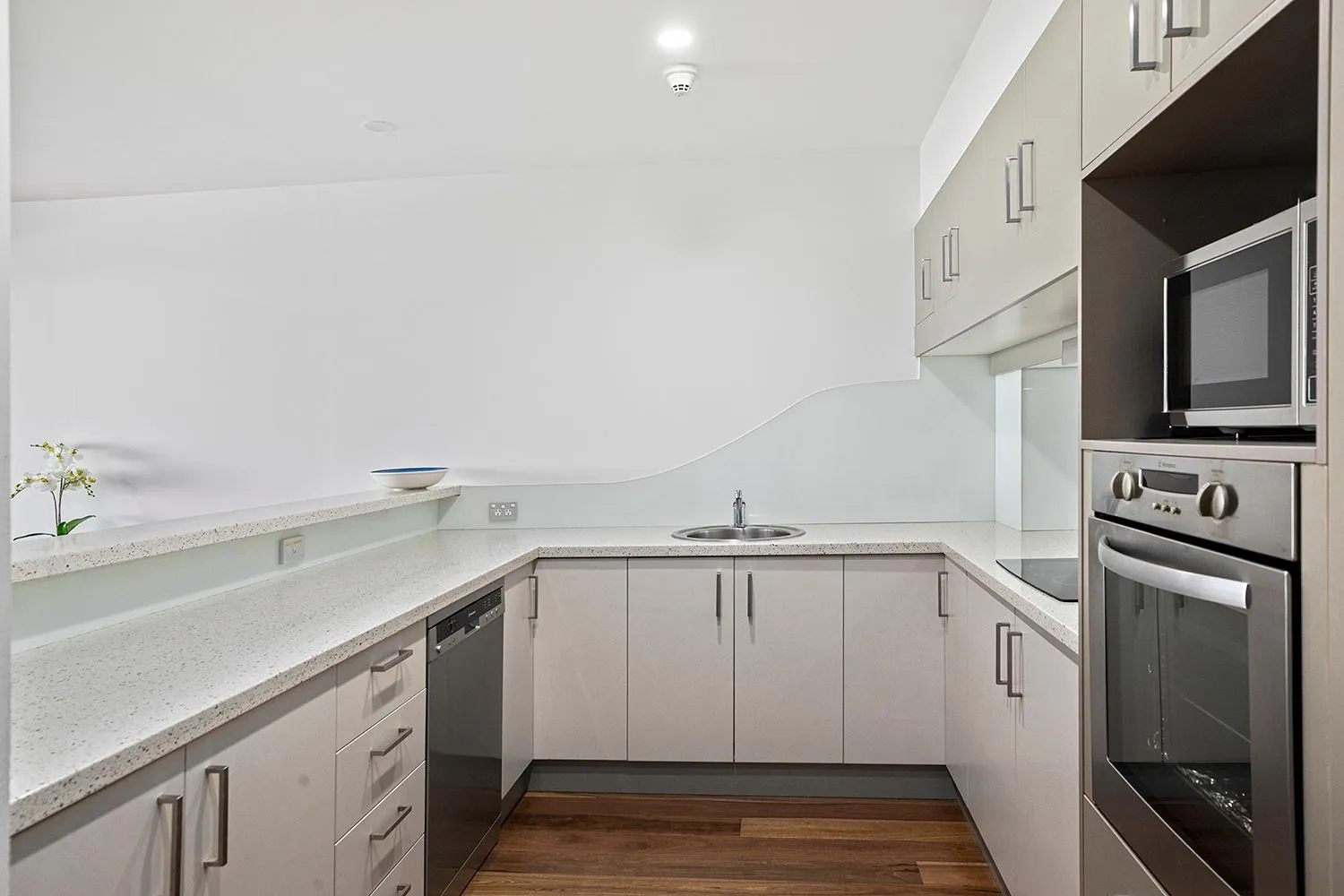 Kitchen or kitchenette in Pacific Towers Beach Resort