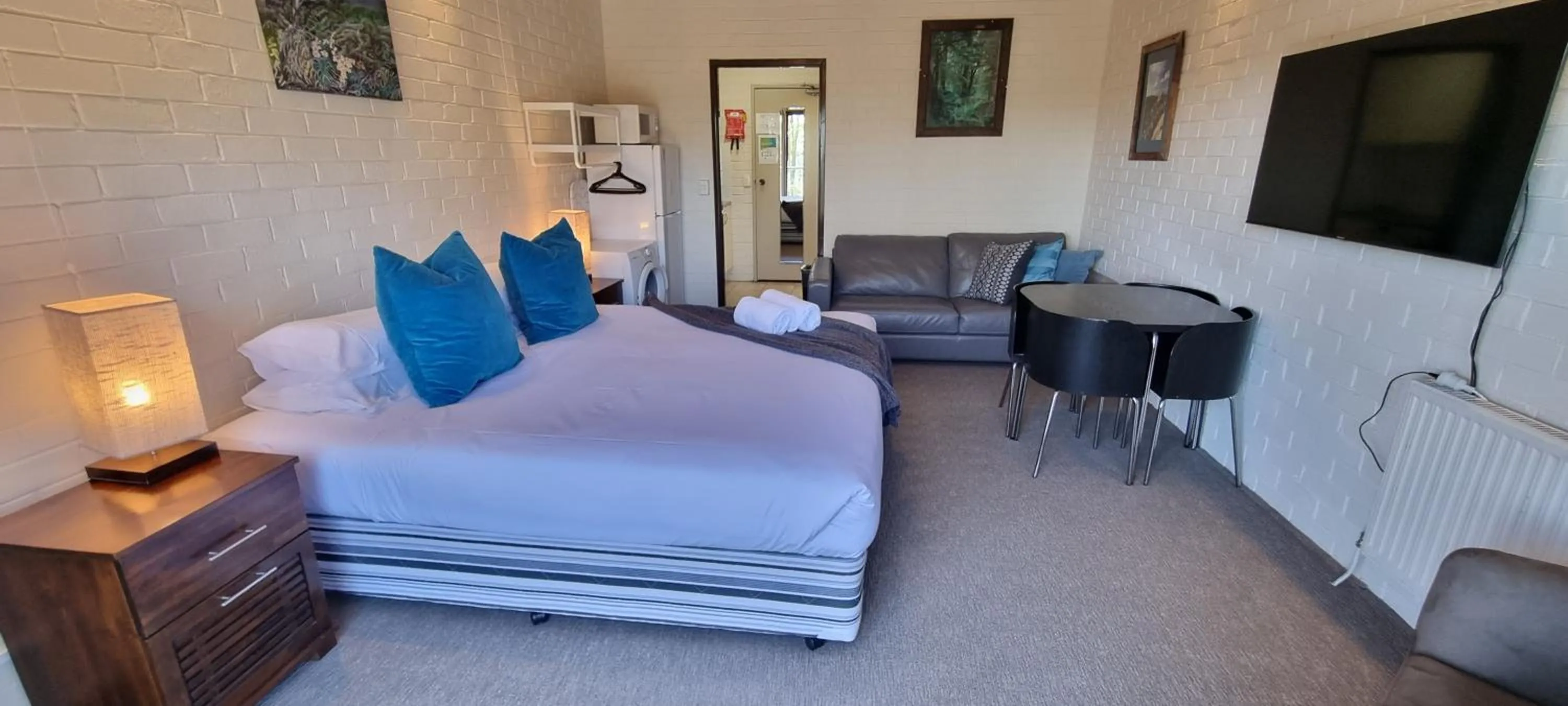 Bed in Cedarwood Apartments