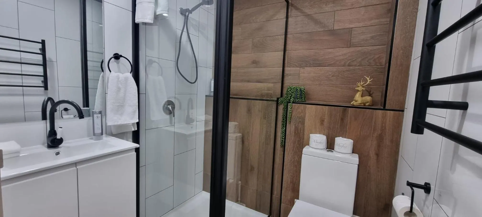 Cedarwood Apartments