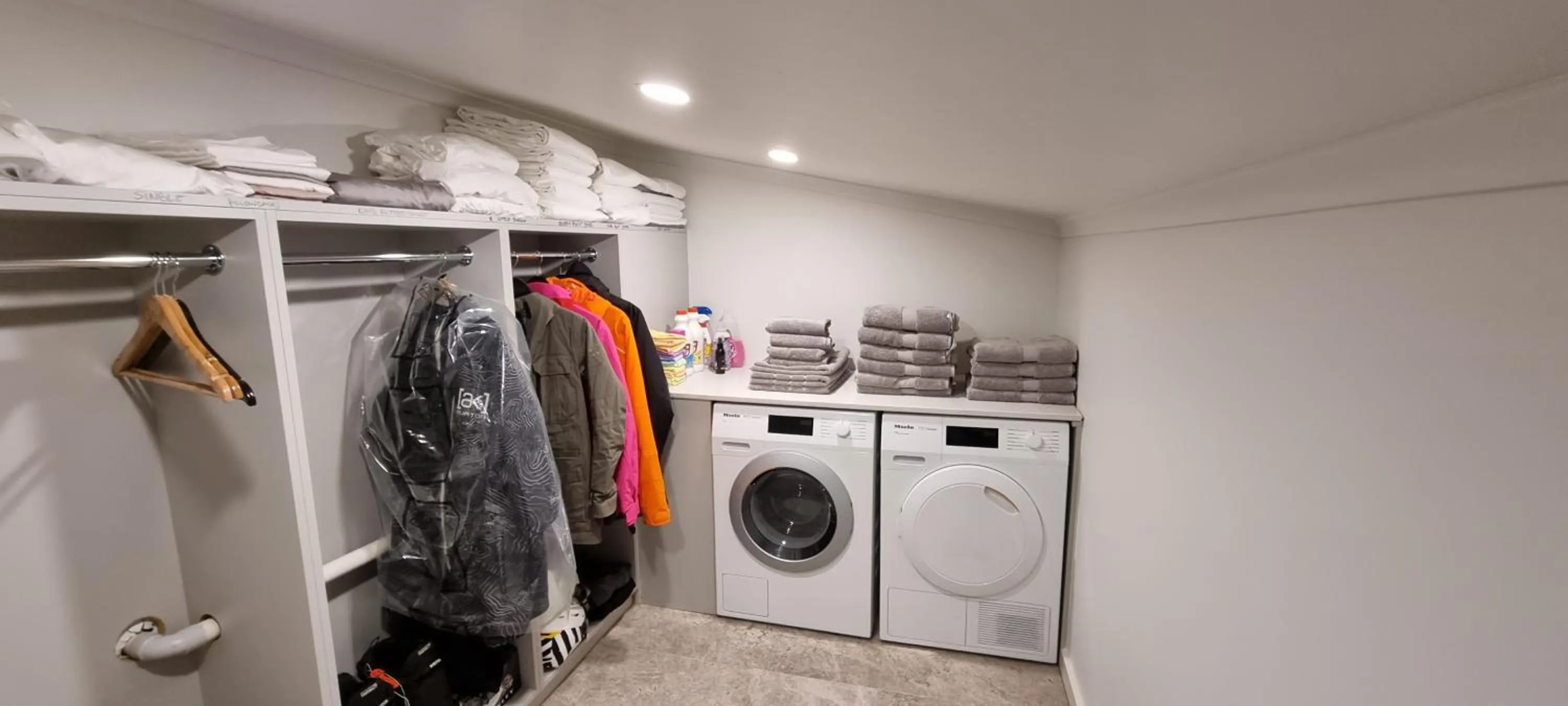 Cedarwood Apartments