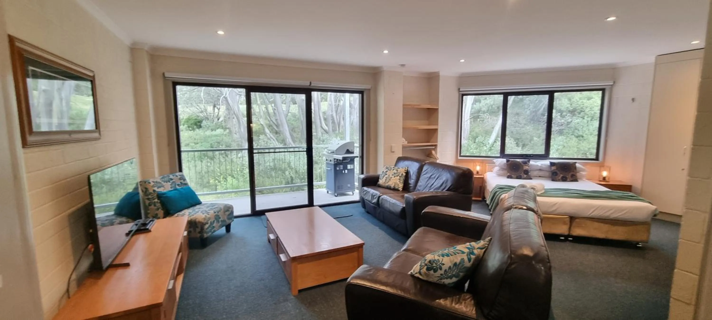 Bed in Cedarwood Apartments